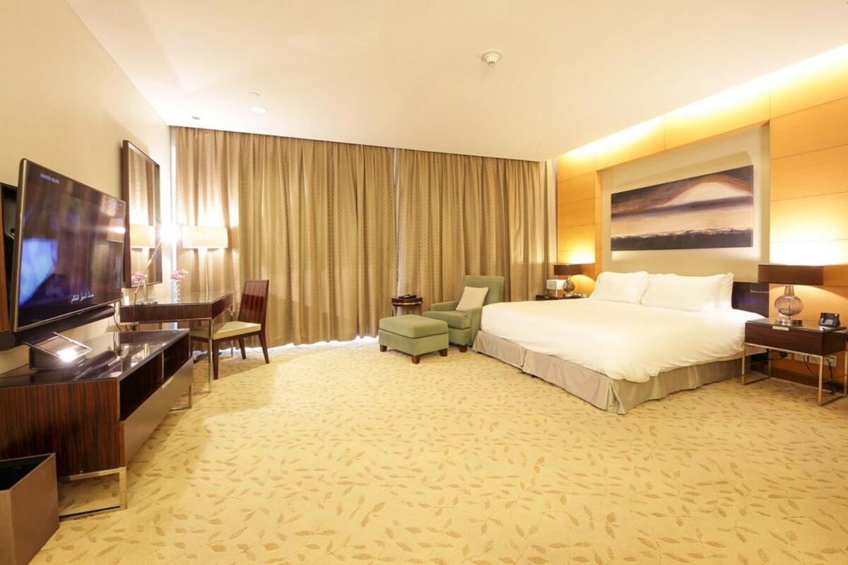 Partial Burjkhalifa View From Balcony In Mall-studio King Bed Apartamento