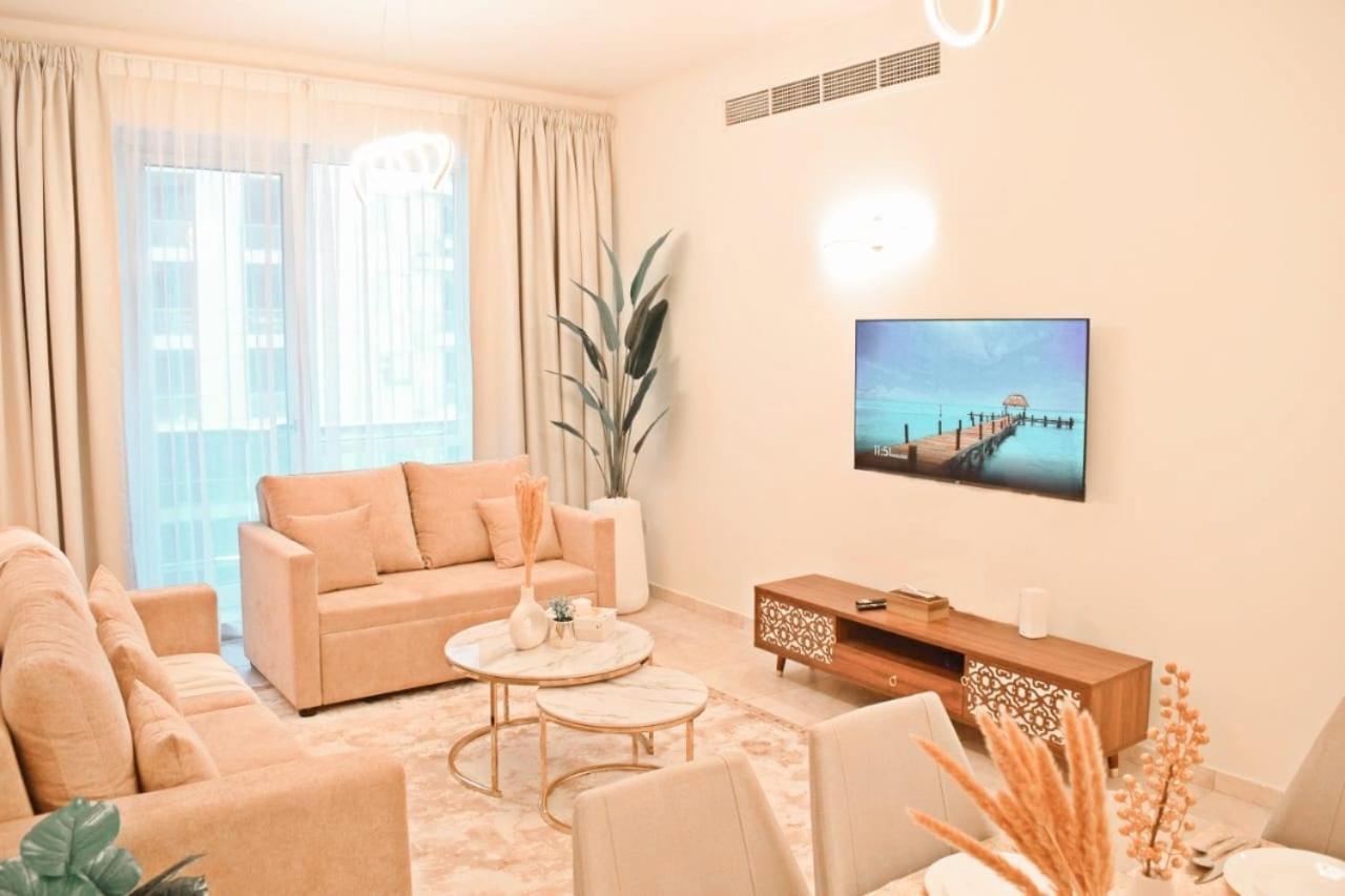 Stylish Marina View With Private Marina Walk Access