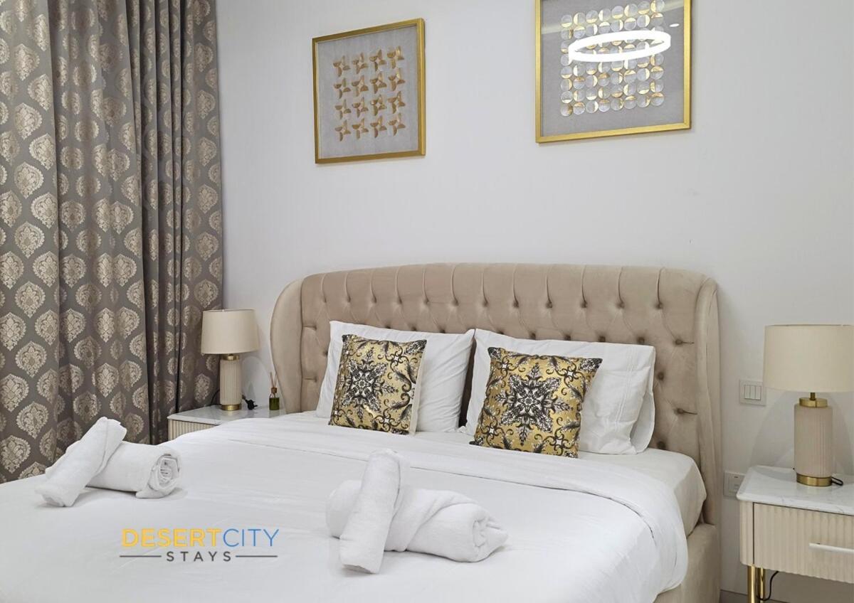 Chic 2 Bed In Hills, Hosted By Desert Dubaï