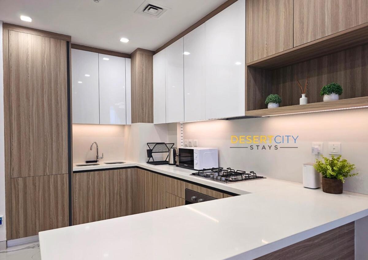 Chic 2 Bed In Hills, Hosted By Desert Appartement Dubaï