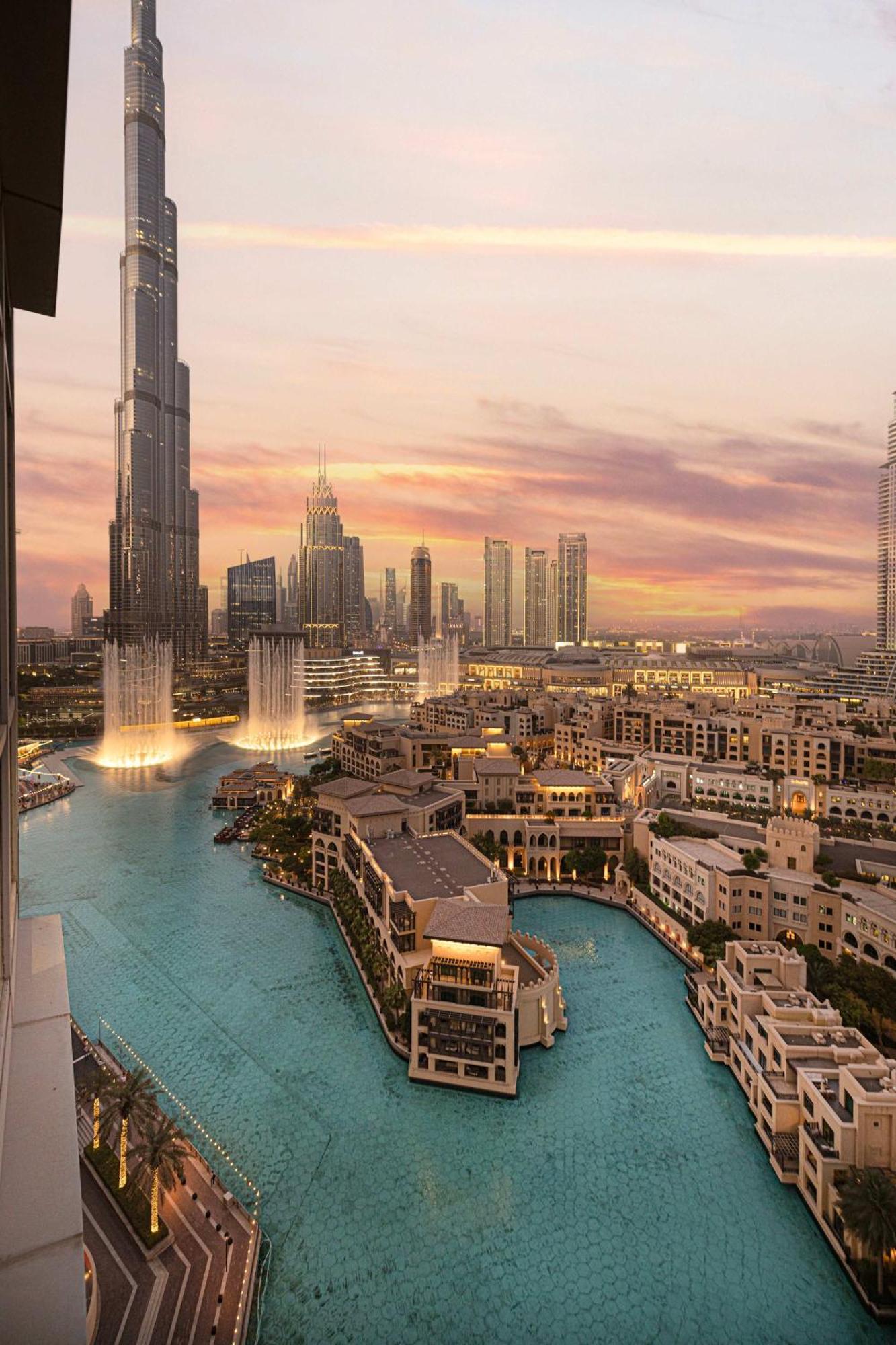 Appartamento Downtown Sanctuary Iconic Burj Views & Luxury Living *