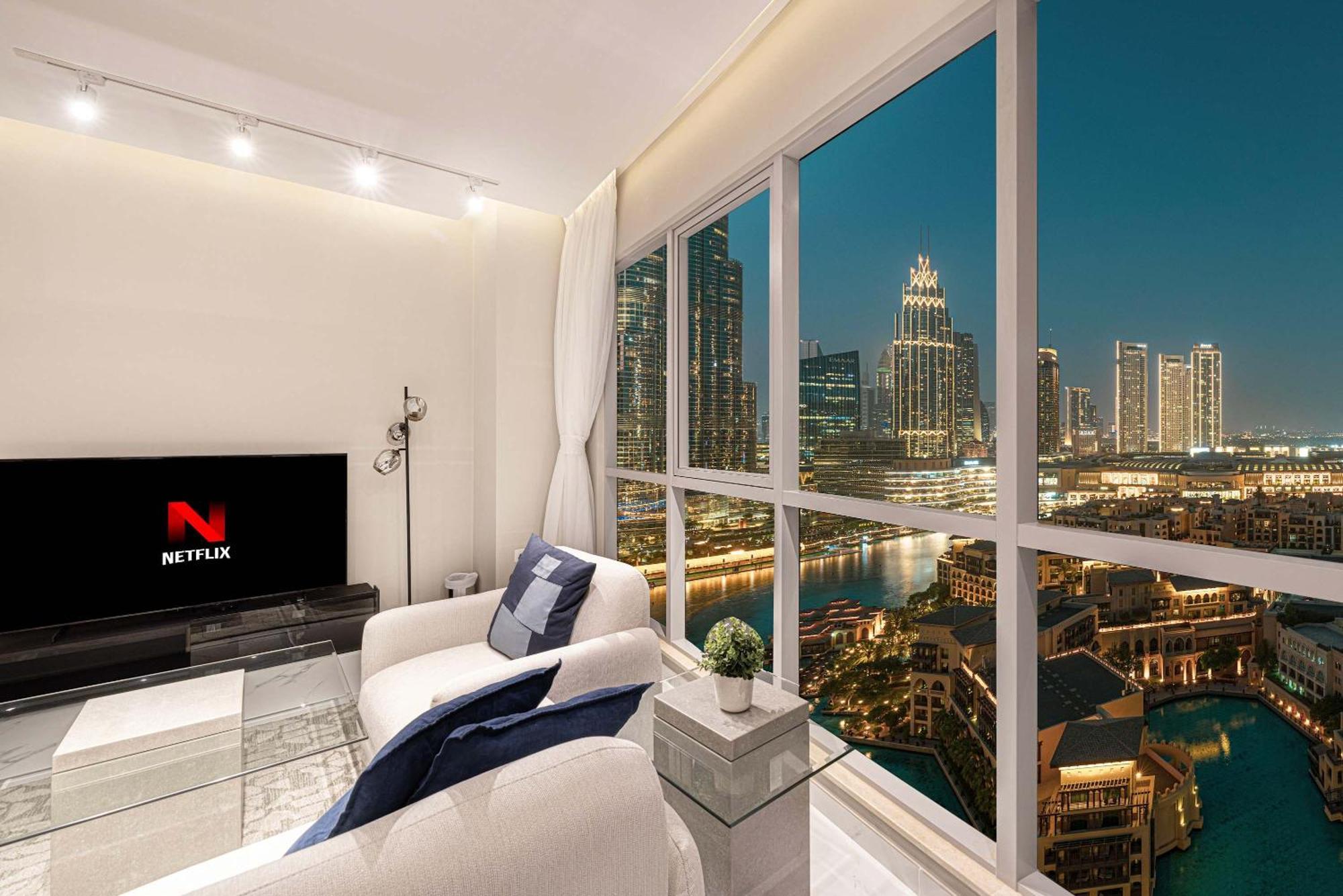 Appartamento Downtown Sanctuary Iconic Burj Views & Luxury Living