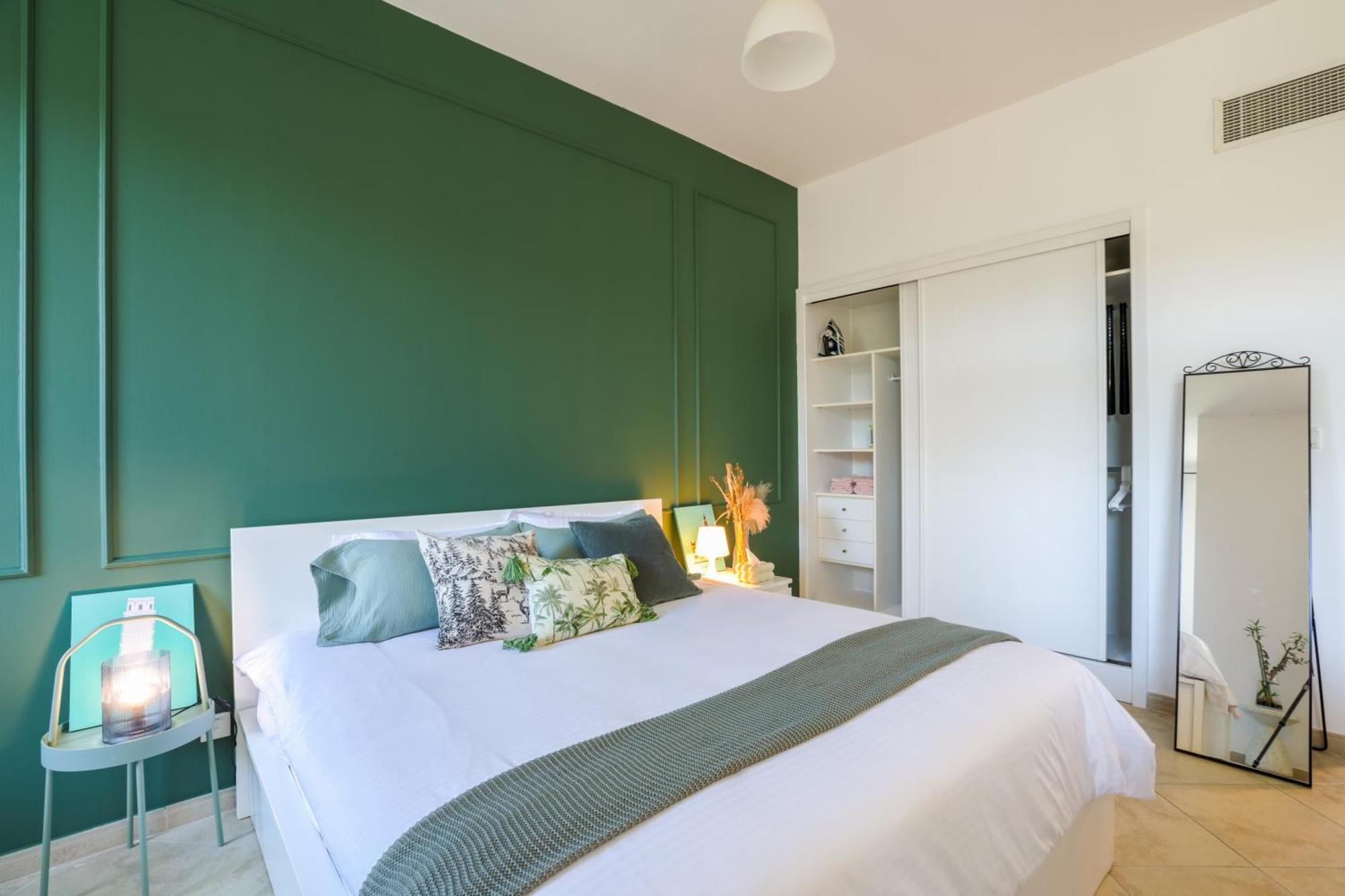Spacious In A Oasis Appartement
