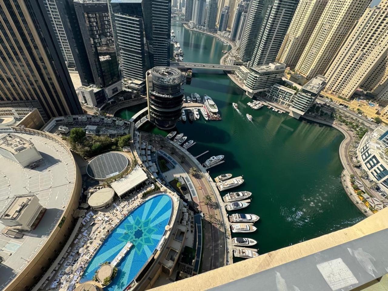 Stylish Retreat In Marina Prime Location & Stunning Views Dubaï