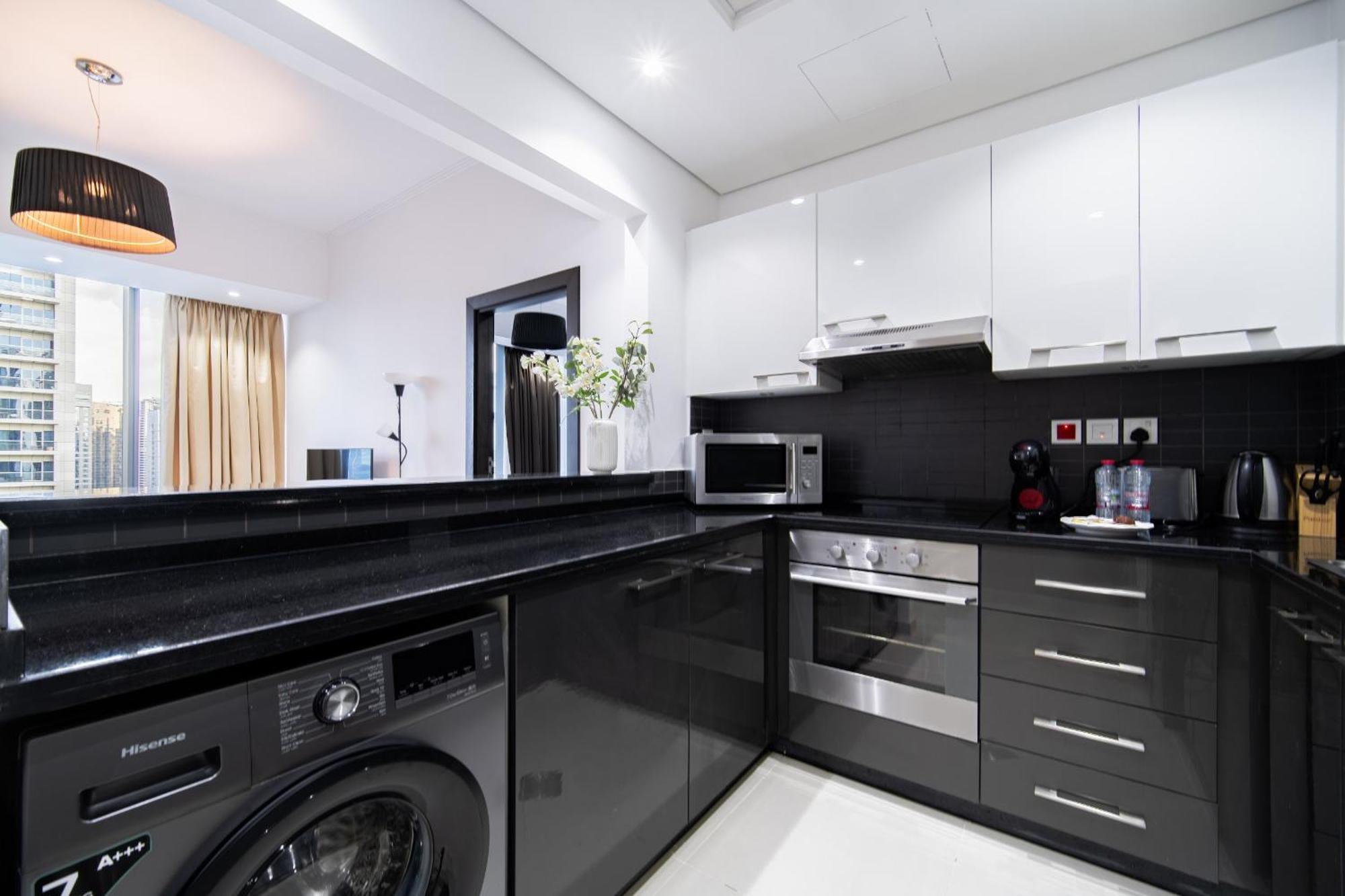 Apartamento Silverene Tower, 28th-floor Marina View, Walk To Dubai