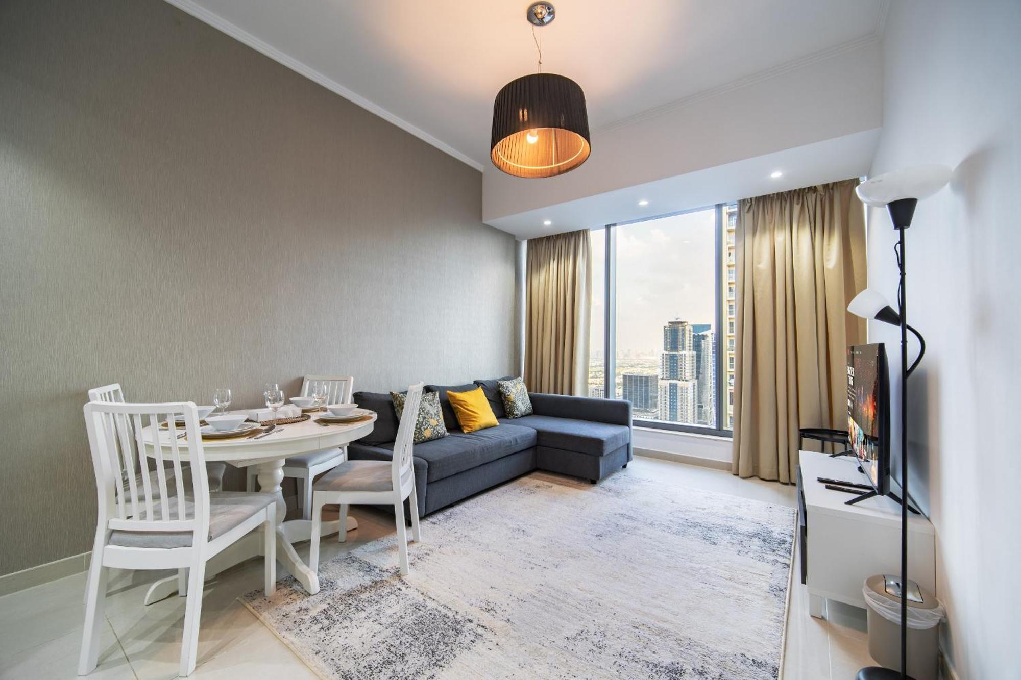 Apartamento Silverene Tower, 28th-floor Marina View, Walk To Dubai