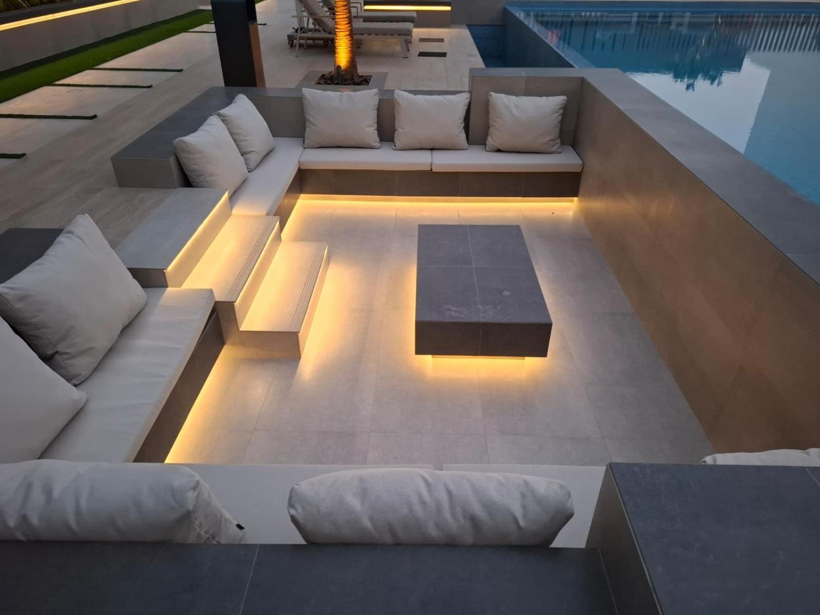 Boutique Loft, Stylish, Cozy And Luxurious Style In Wonderful Building With 2 Pools & Gym Dubaï
