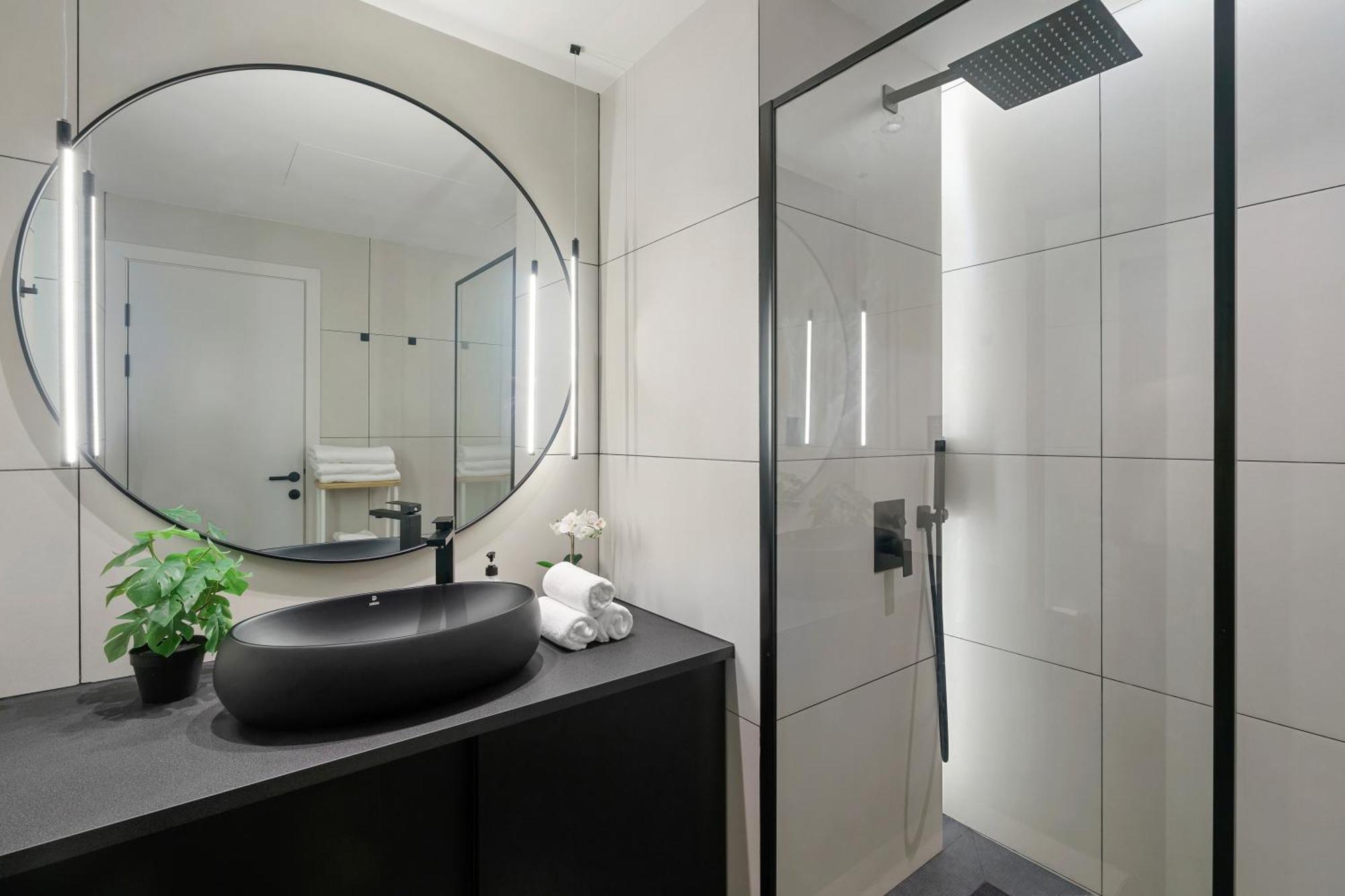 1 Bedroom Exquisite Urban Living In Downtown Appartement *