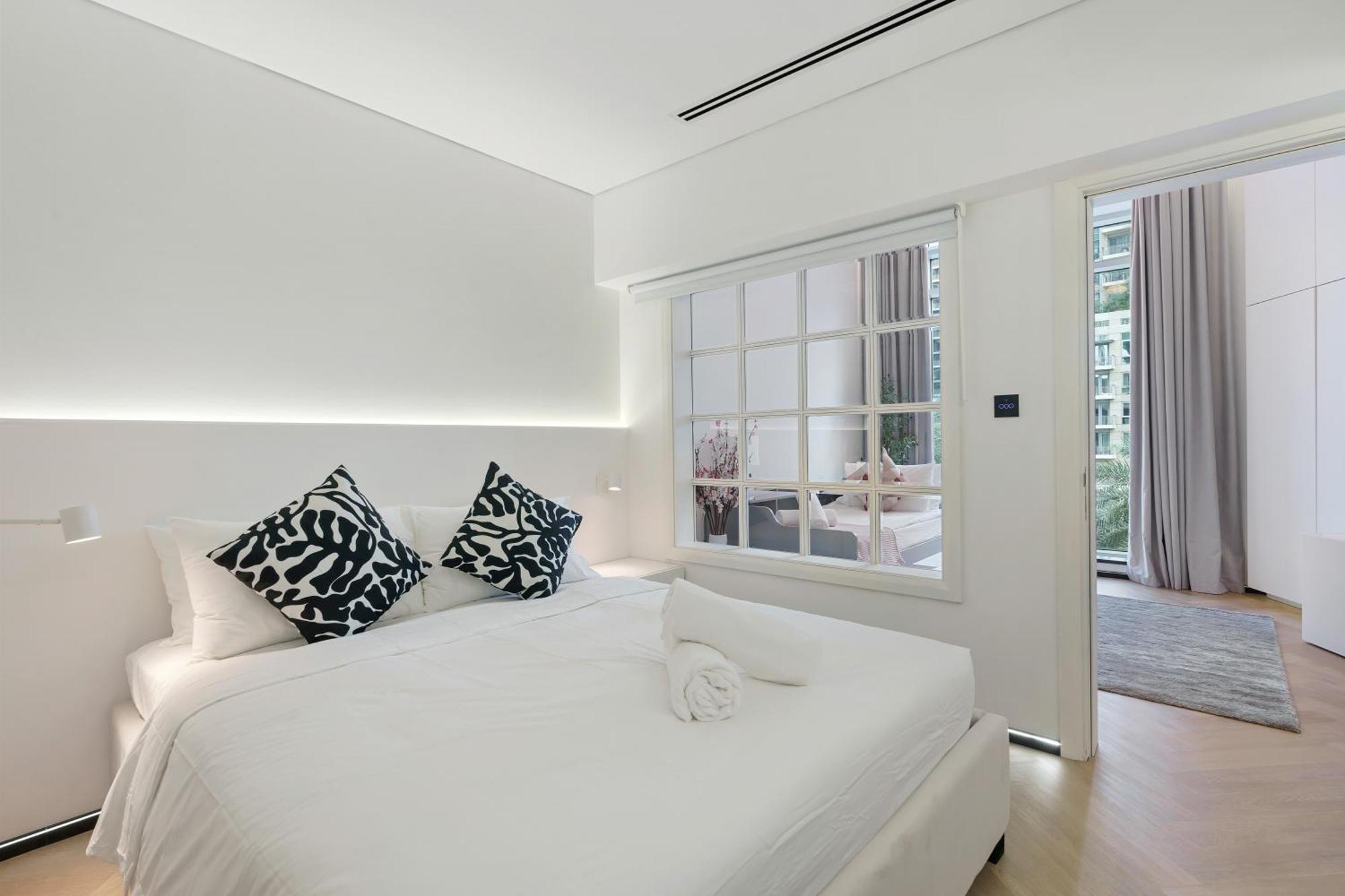 1 Bedroom Exquisite Urban Living In Downtown *
