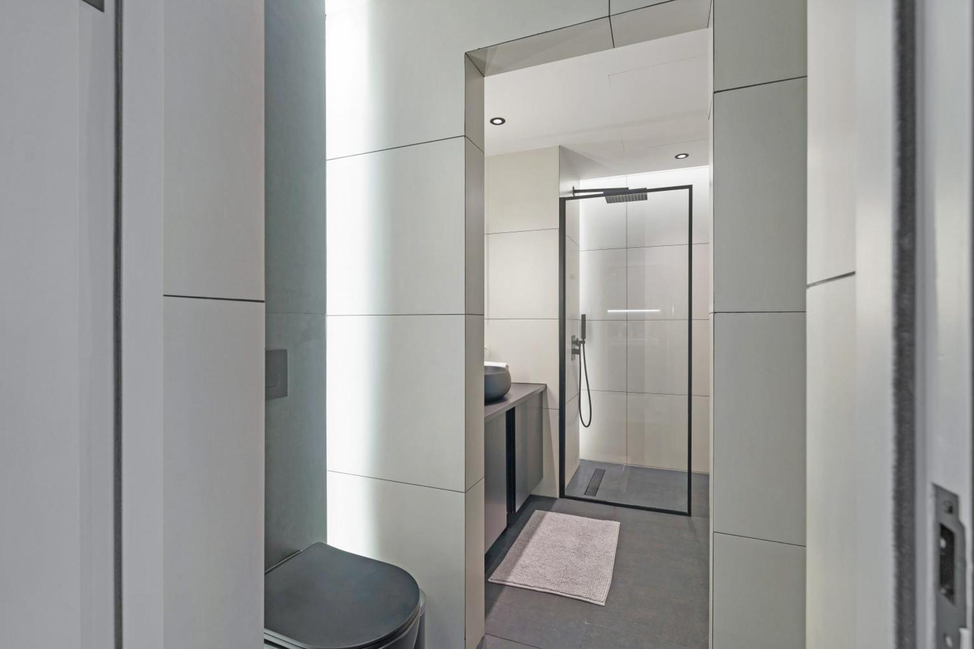 1 Bedroom Exquisite Urban Living In Downtown
