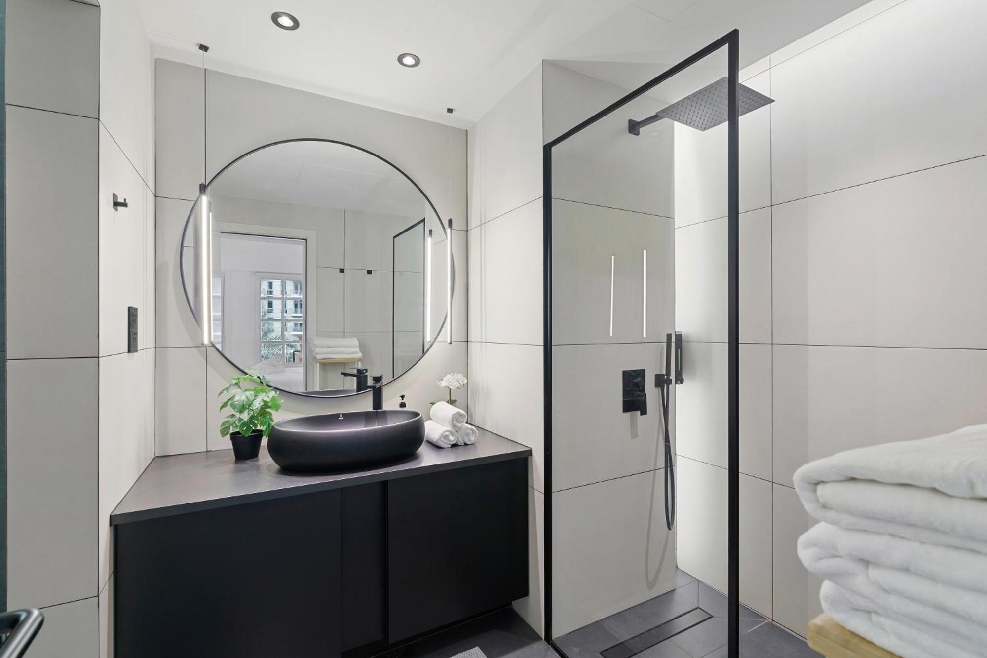 1 Bedroom Exquisite Urban Living In Downtown Appartement *