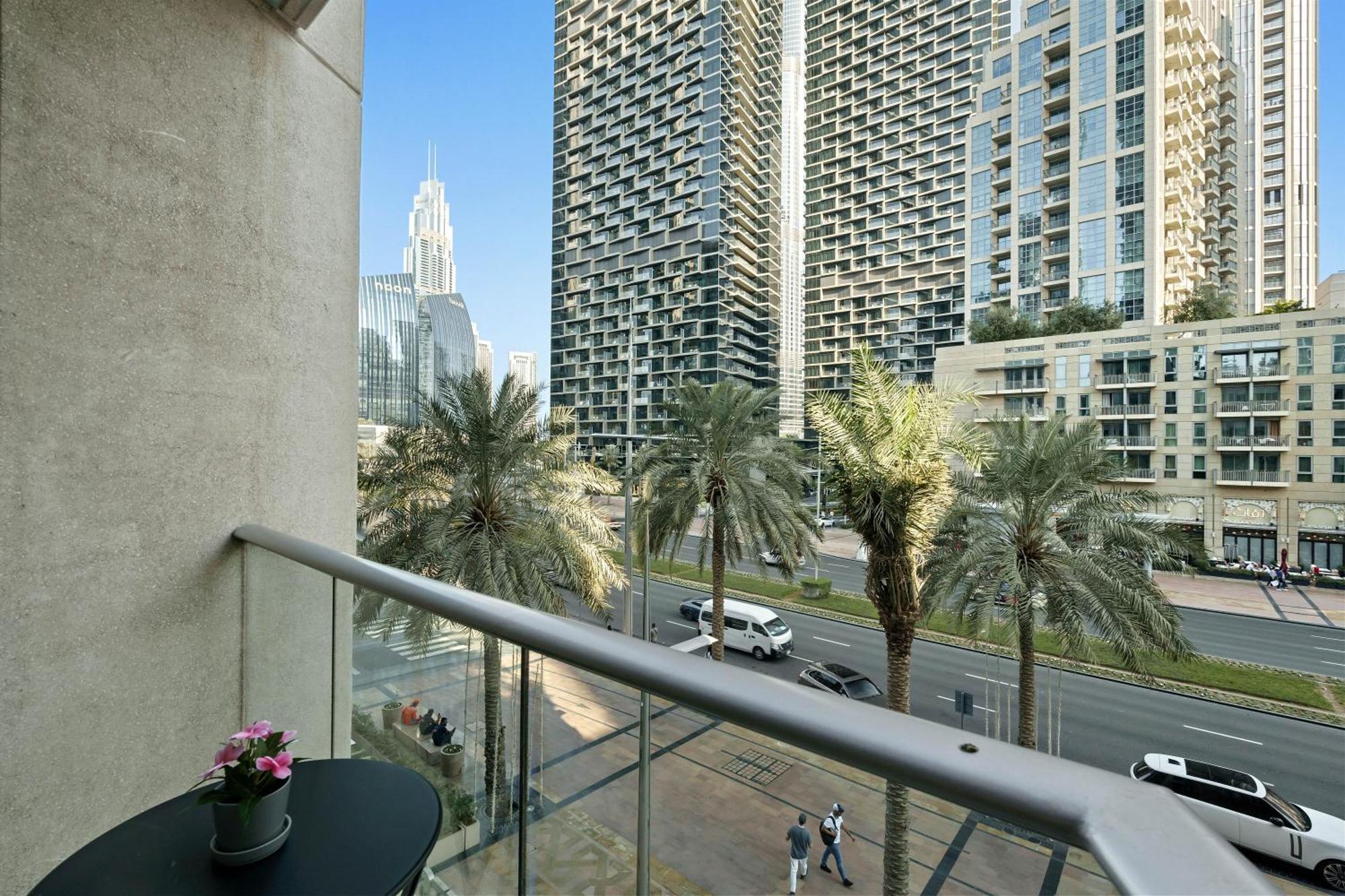 1 Bedroom Exquisite Urban Living In Downtown
