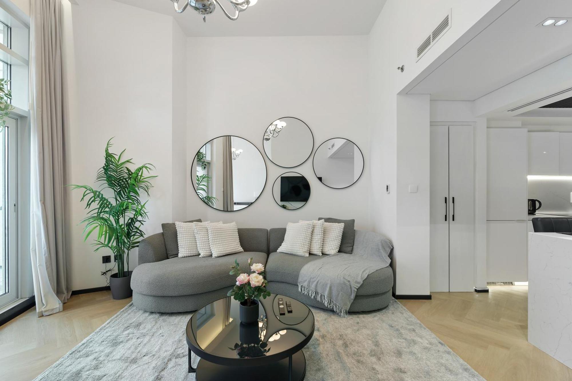 1 Bedroom Exquisite Urban Living In Downtown Appartement *