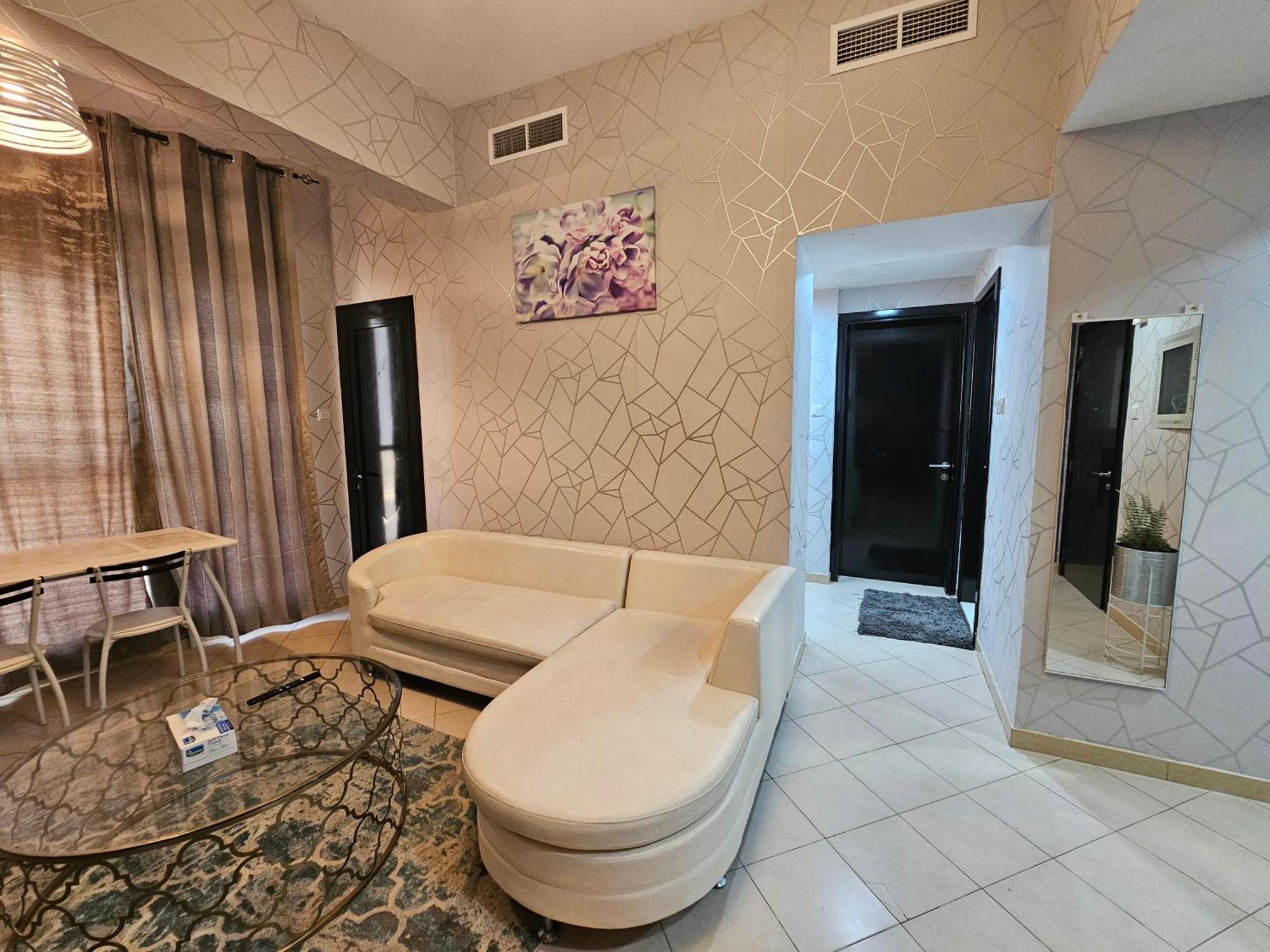 Peaceful 2 Bedroom Hall Unit In Marina Apartment