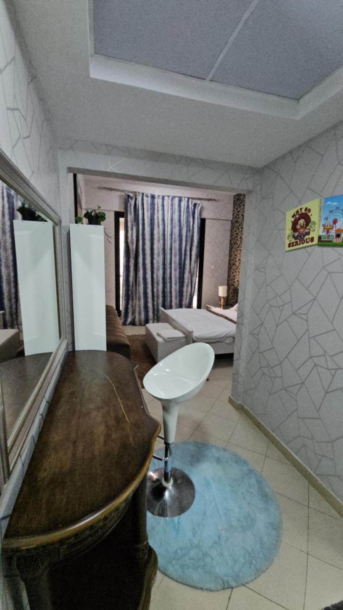 Peaceful 2 Bedroom Hall Unit In Marina Apartment *