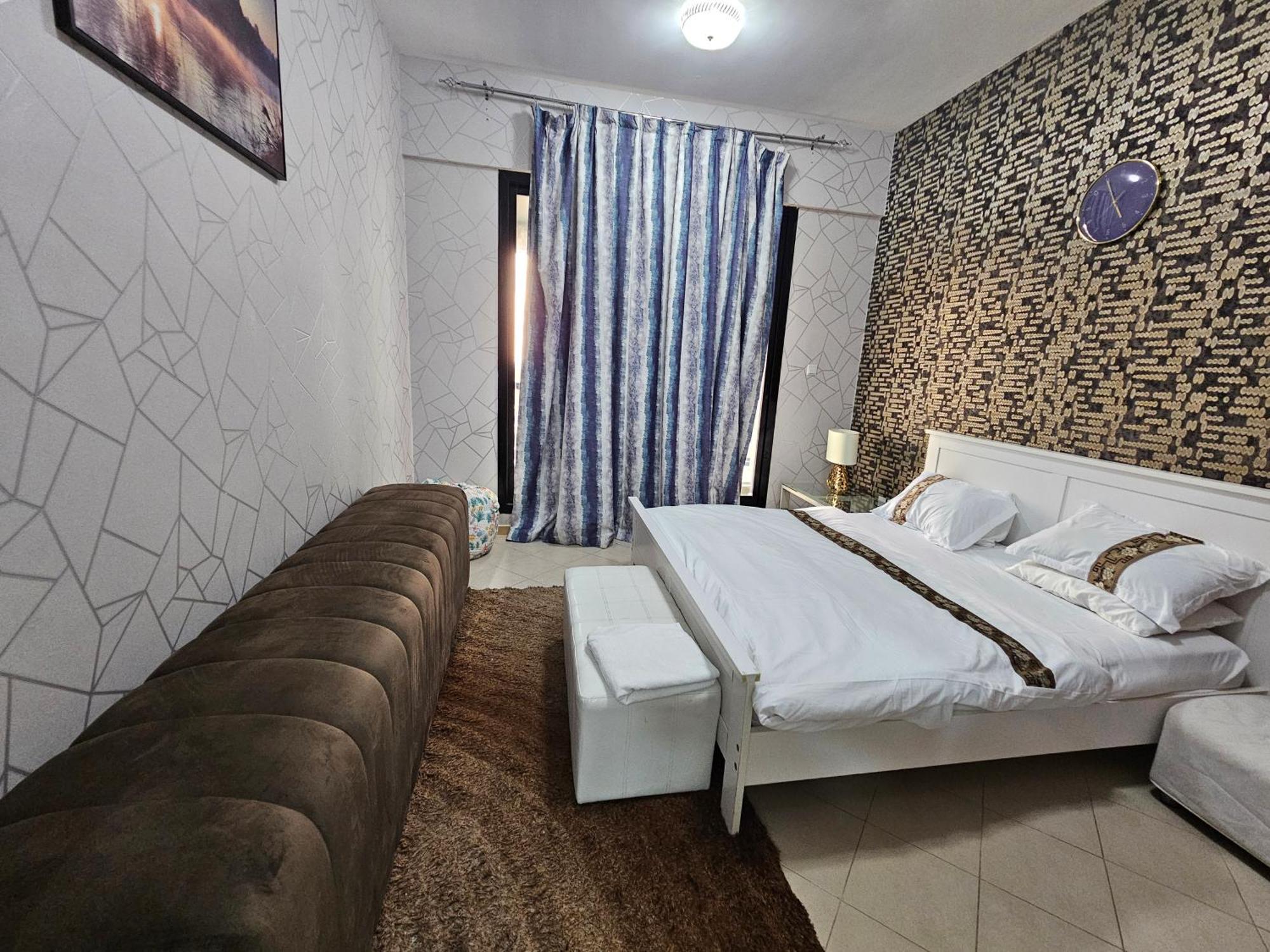 Peaceful 2 Bedroom Hall Unit In Marina *