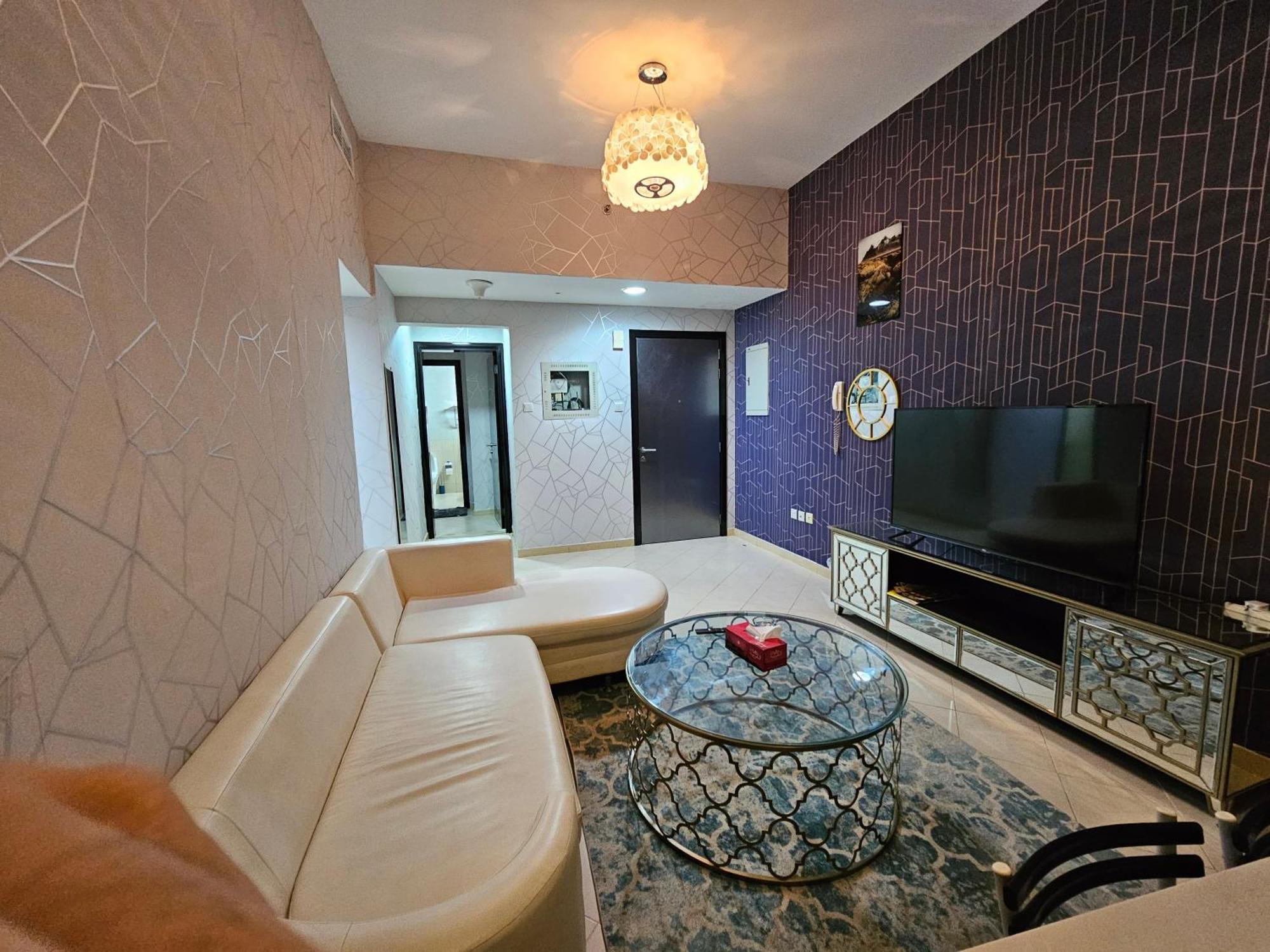 Apartment Peaceful 2 Bedroom Hall Unit In Marina