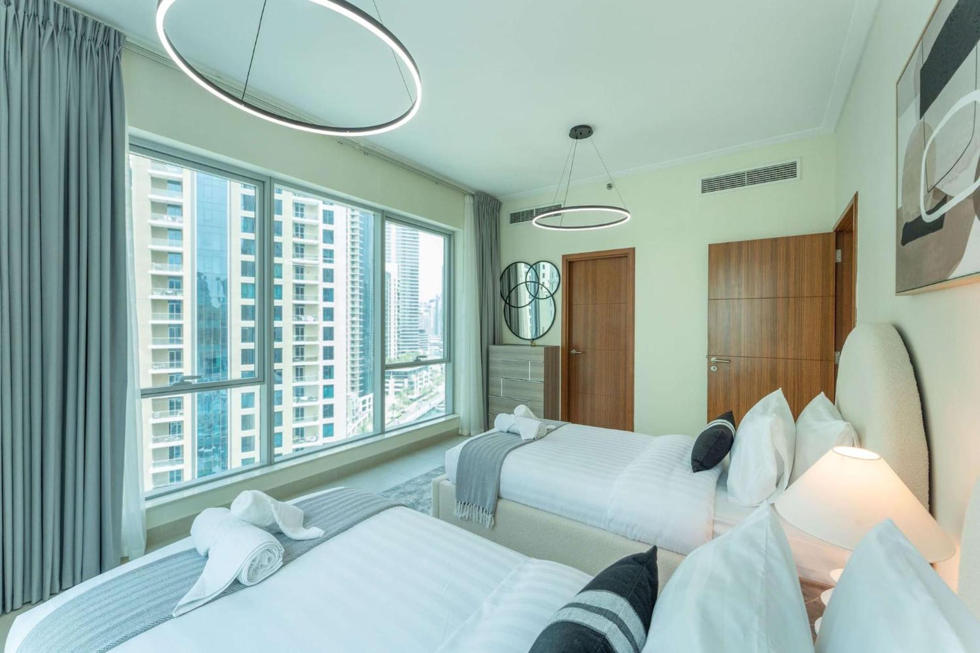 Luxurious 2 Bedroom Delphine Tower By Pk Holidays * Dubaï