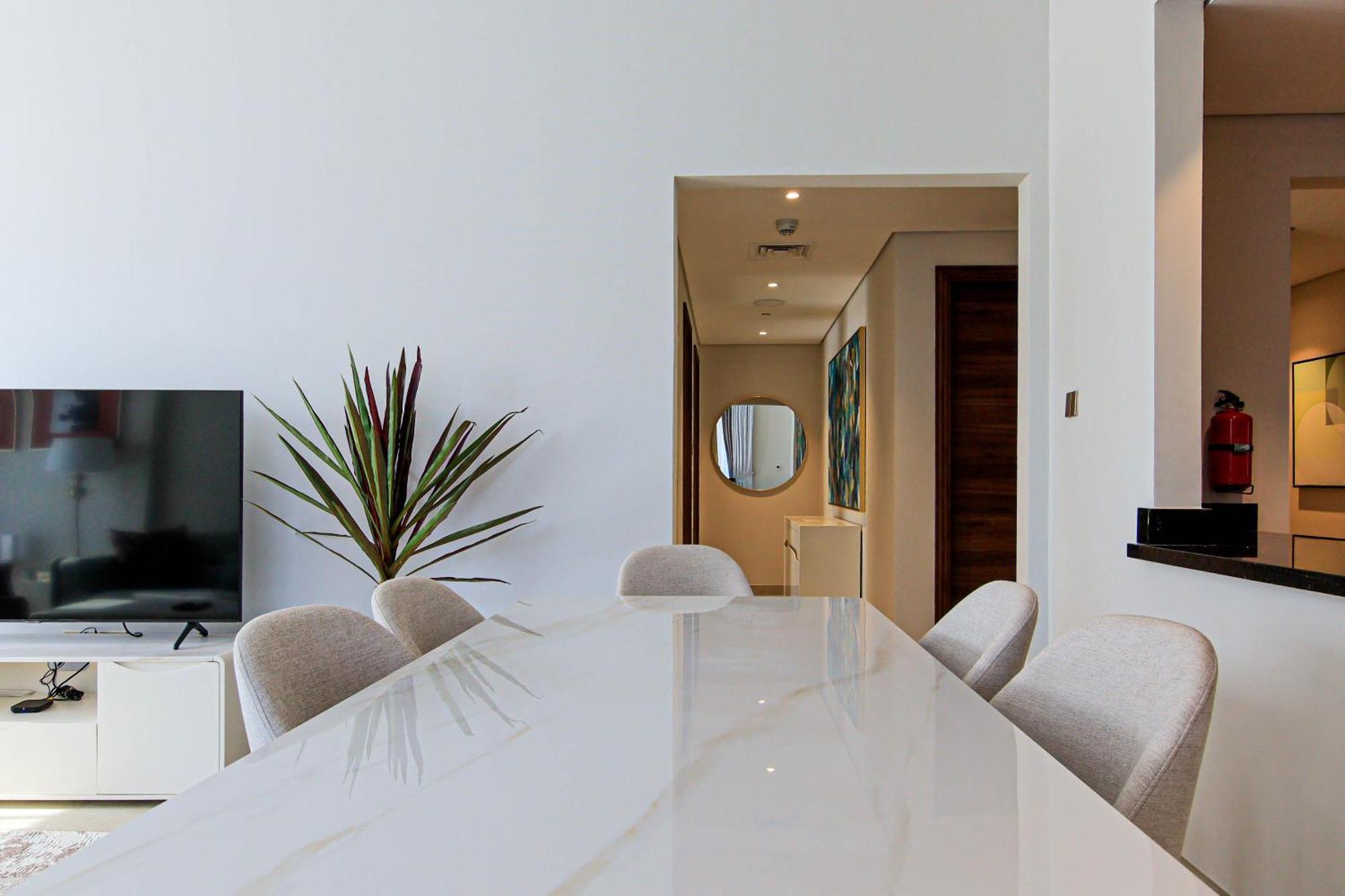 Appartement Bright And Spacious 2br With Maids In Eleganz Jvc *