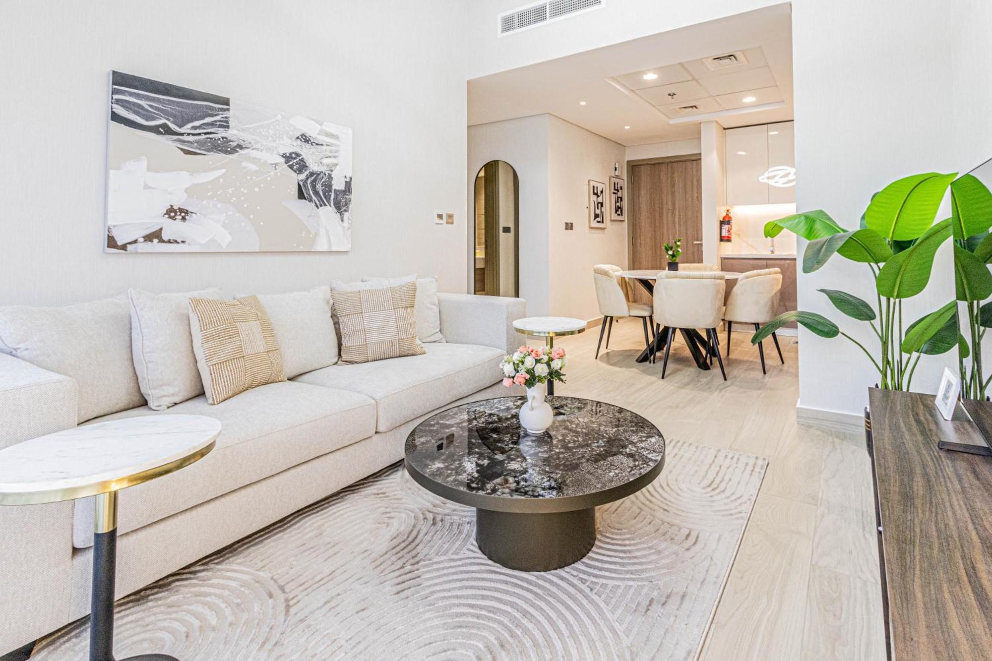 Luxurious 1br Living In Azizi Riviera 39 Dubái