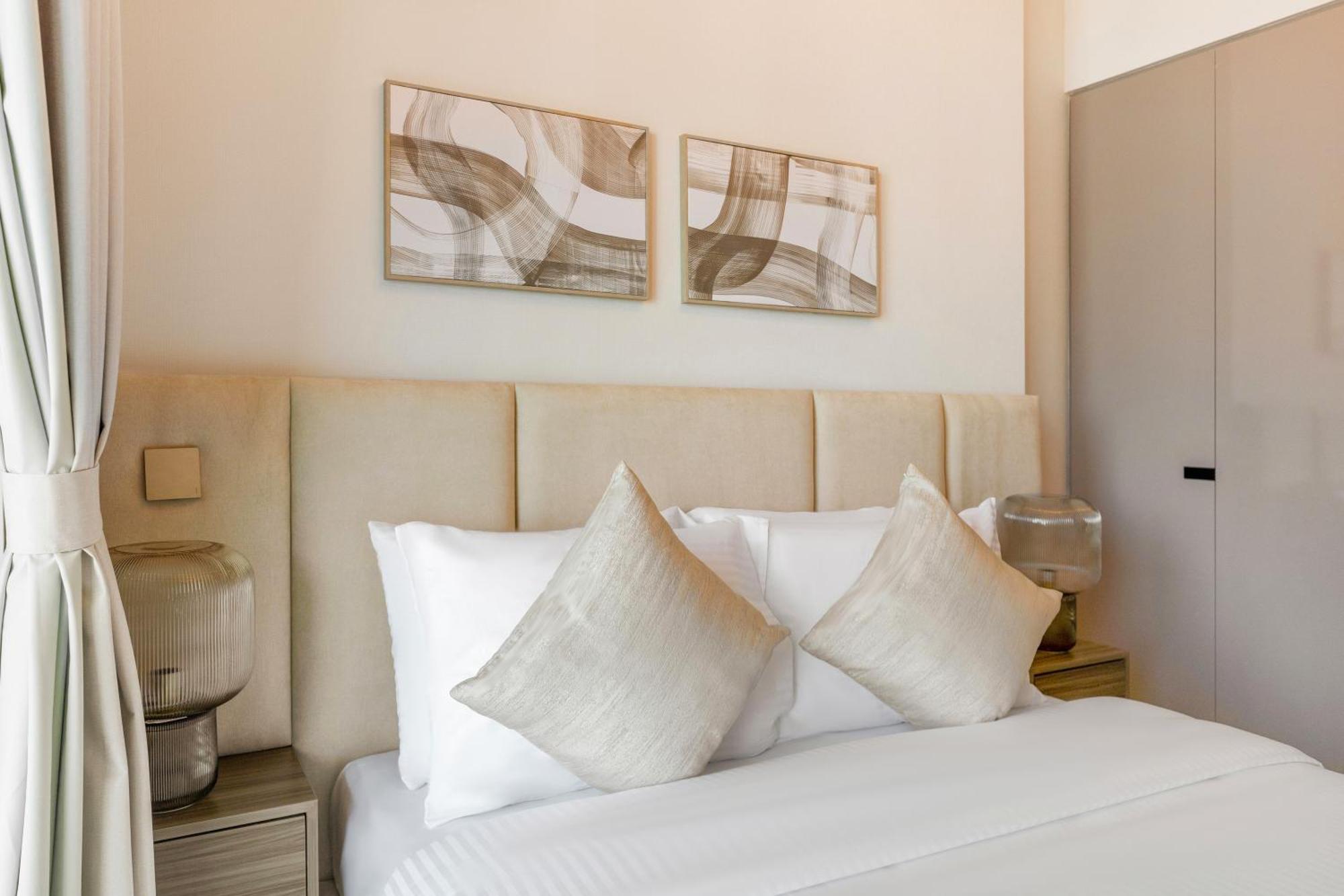 Appartement Fam Living Contemporary 2br Oasis Waterfront Comfort Close To Downtown Dubaï