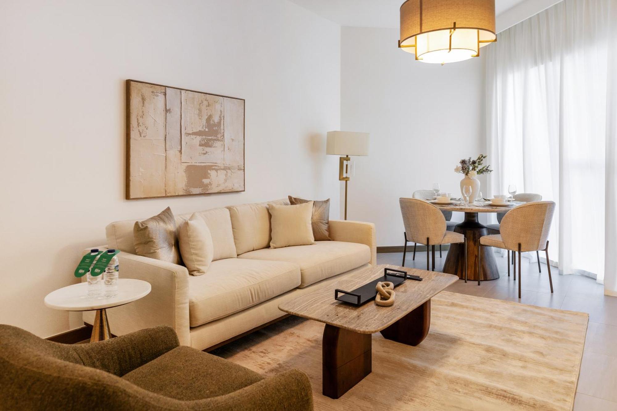 Fam Living Contemporary 2br Oasis Waterfront Comfort Close To Downtown Appartement *