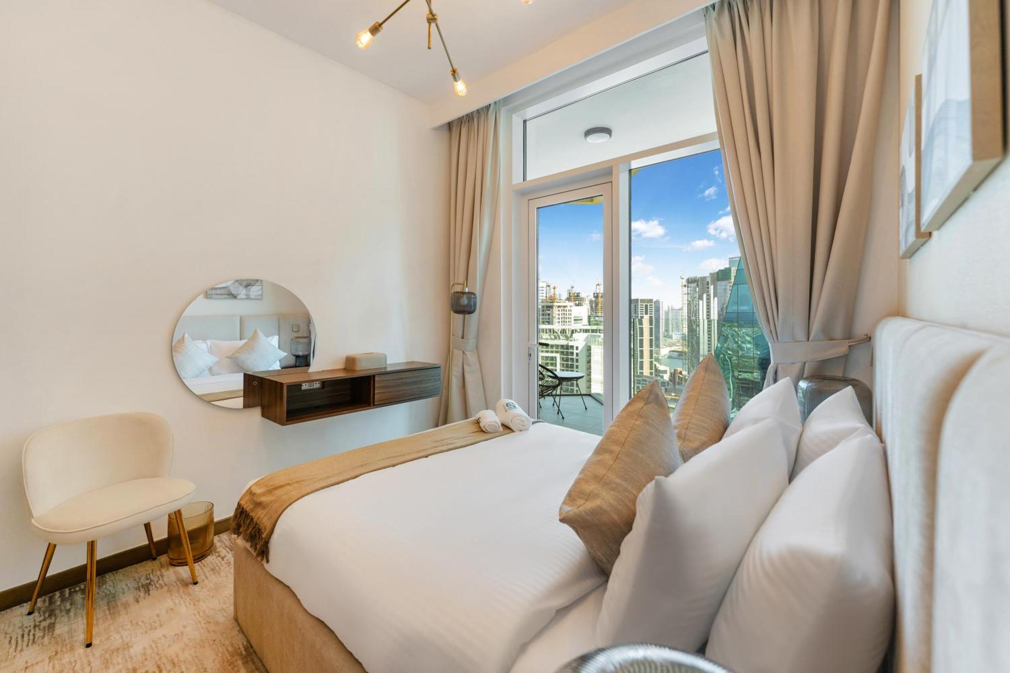 Appartement Fam Living Contemporary 2br Oasis Waterfront Comfort Close To Downtown Dubaï