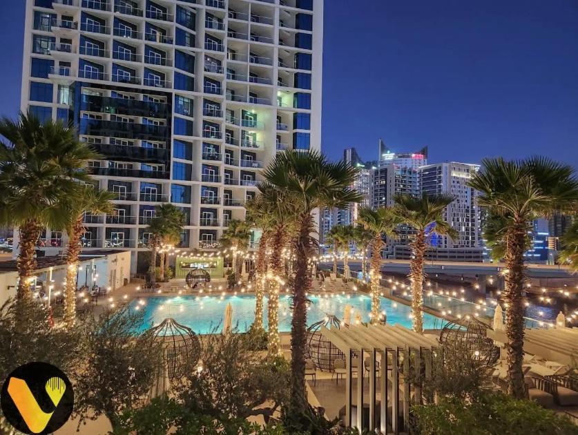 Vogue Damac Maison Prive 27th Floor With Balcony & Pool With Canal View Prime Business Bay Location, Steps From Downtown & Burj Khalifa Appartement *