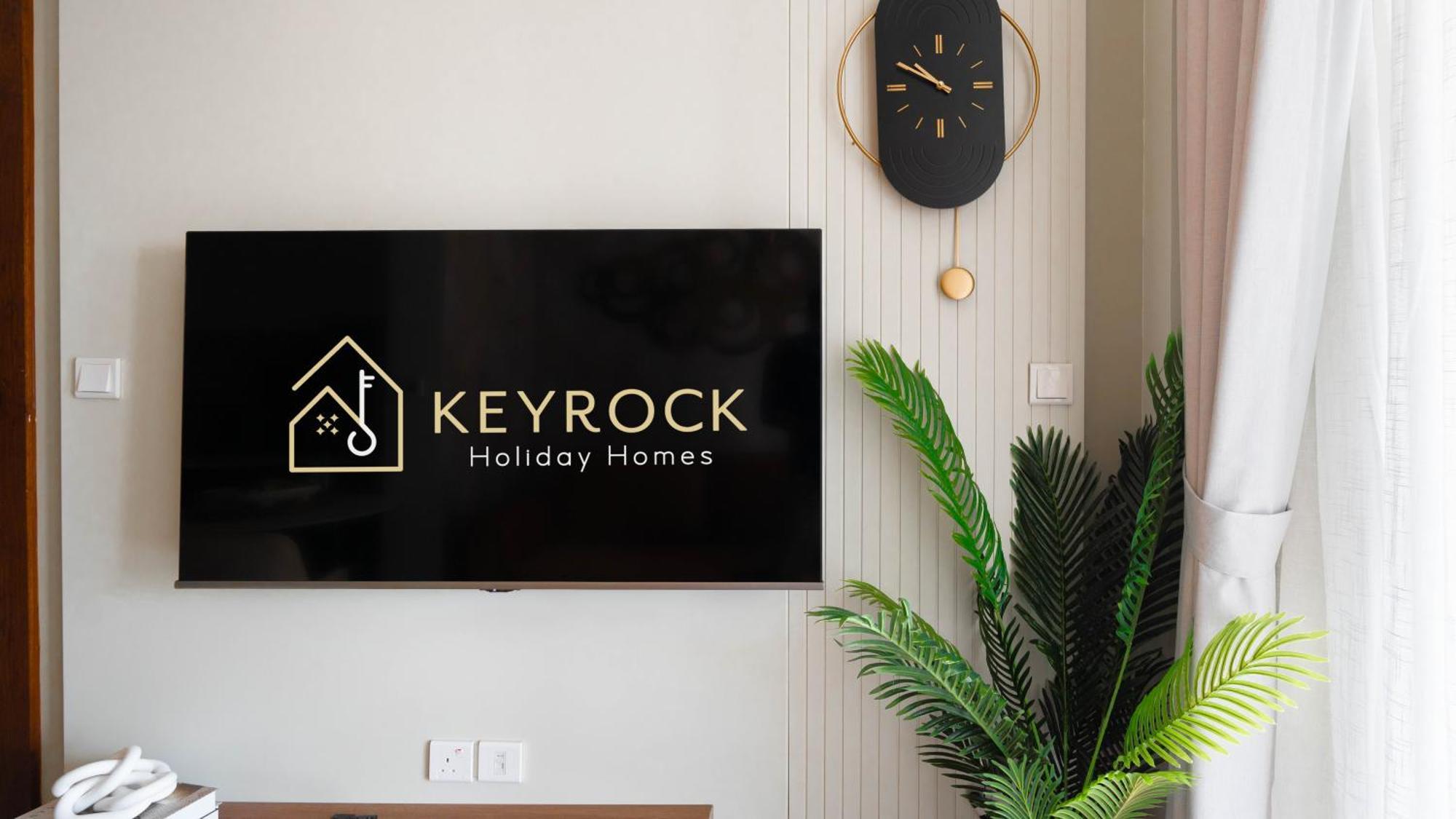 Keyrock Living - Luxury 1br With View At Reva Appartement *