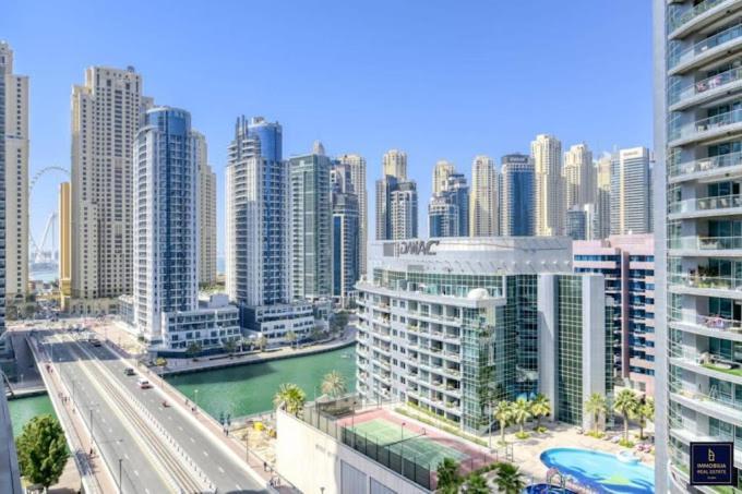 Appartement In Marina Near Dmcc Metro Zumurud Tower