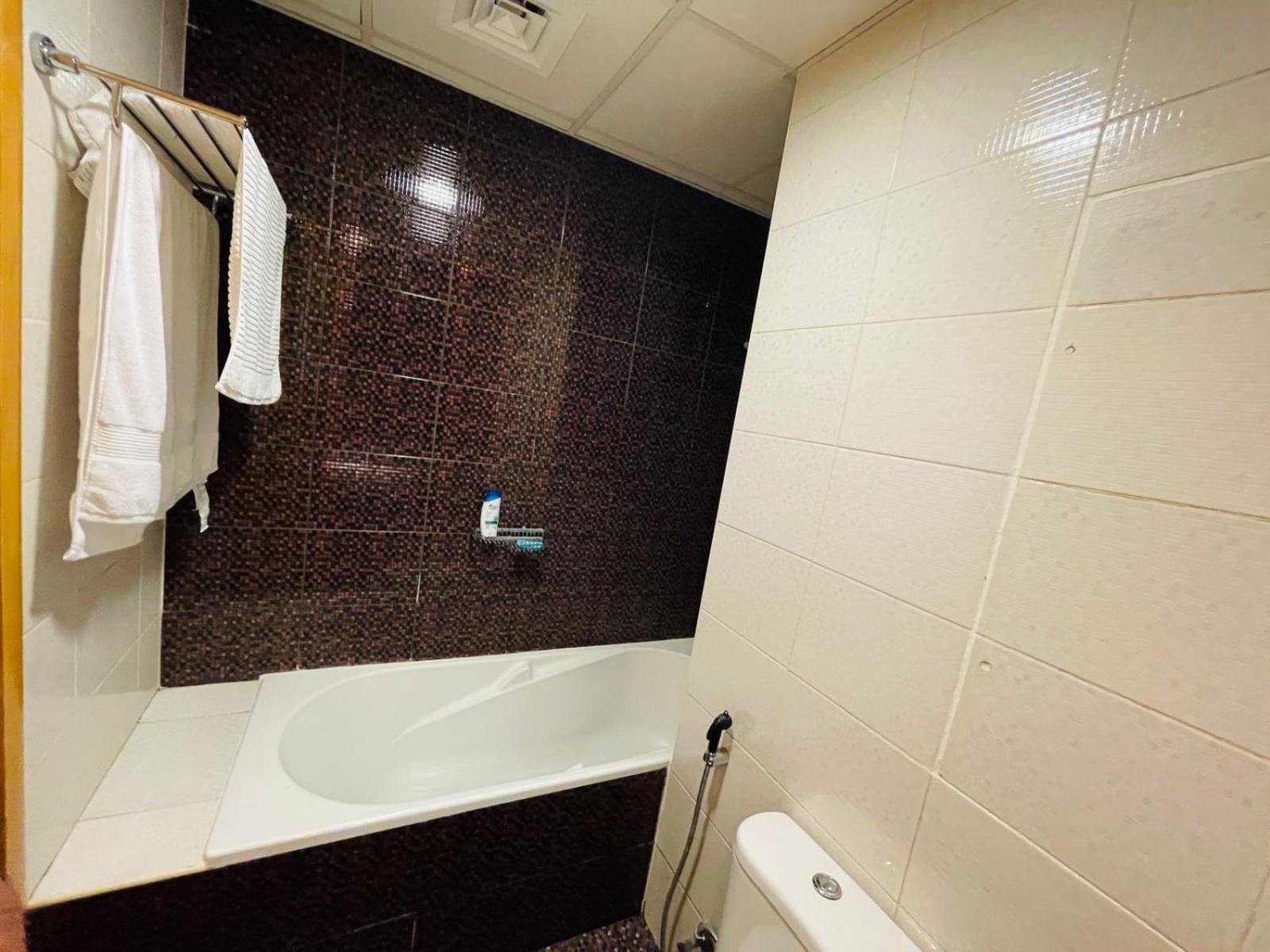 Appartement In Marina Near Dmcc Metro Zumurud Tower