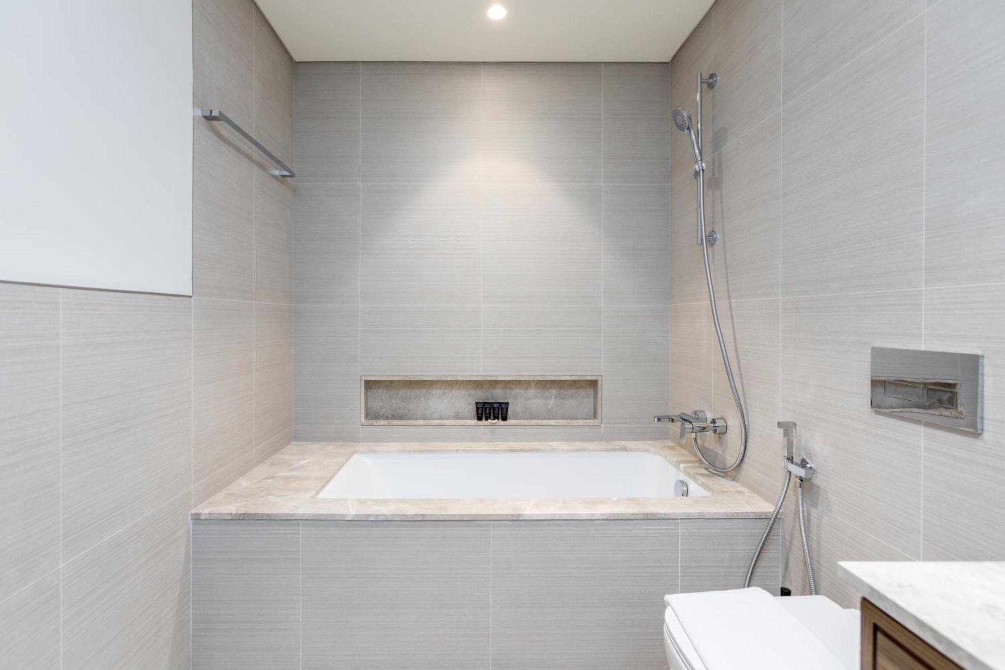 Brand New 1br Near Burj Khalifa & Mall - Allsopp & Allsopp