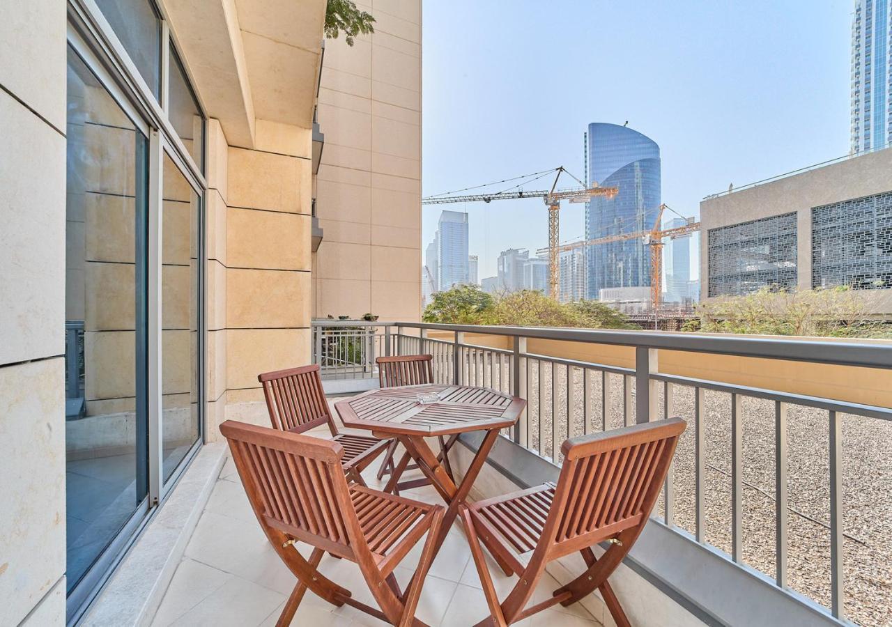 Golden Homes Luxe Living Claren Tower 1br Study Near Mall Downtown Hébergement de vacances
