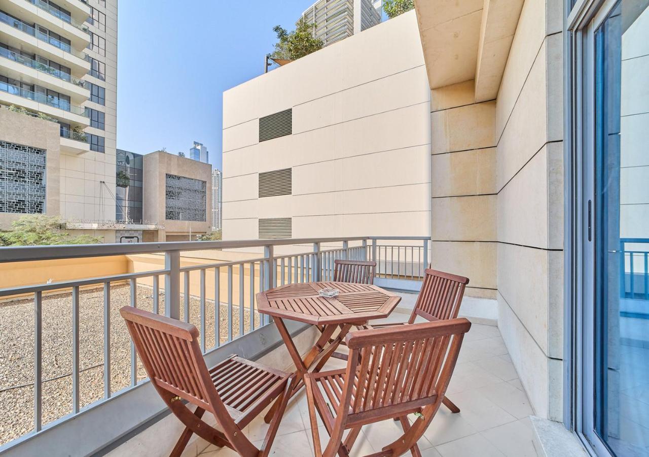 Golden Homes Luxe Living Claren Tower 1br Study Near Mall Downtown