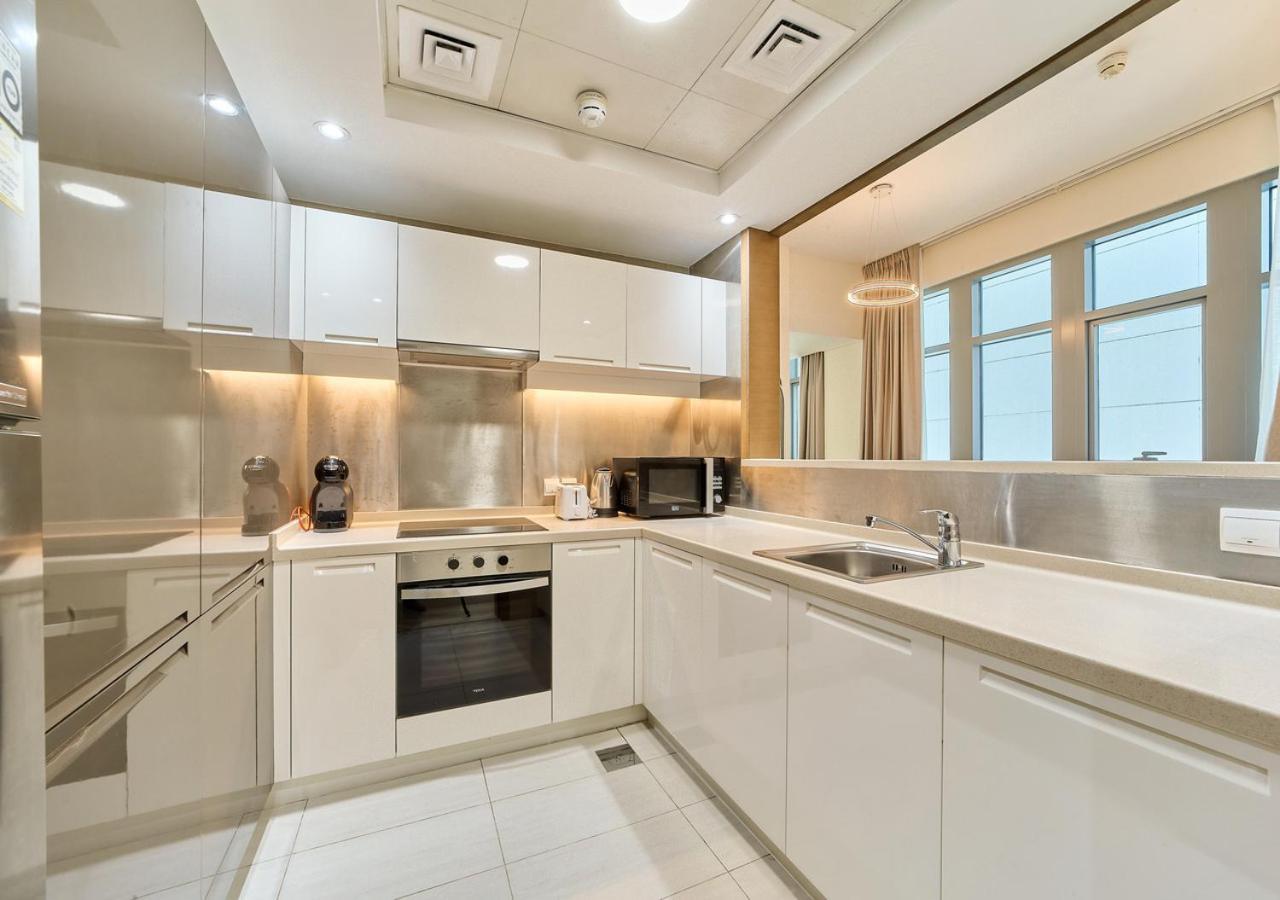 Golden Homes Luxe Living Claren Tower 1br Study Near Mall Downtown