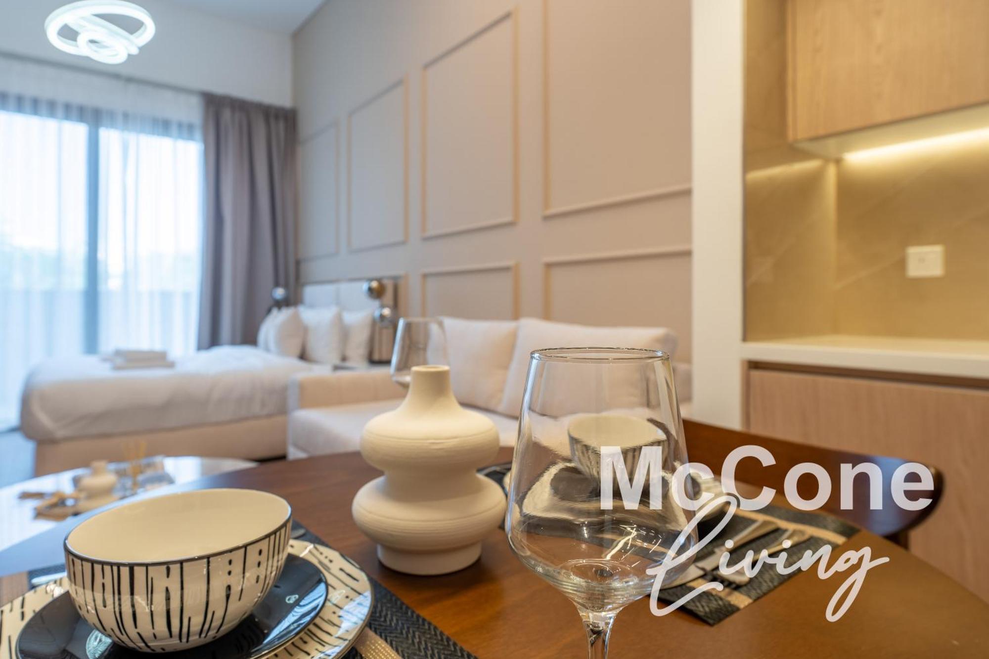 Urban With Pool & Tennis Court * Dubaï