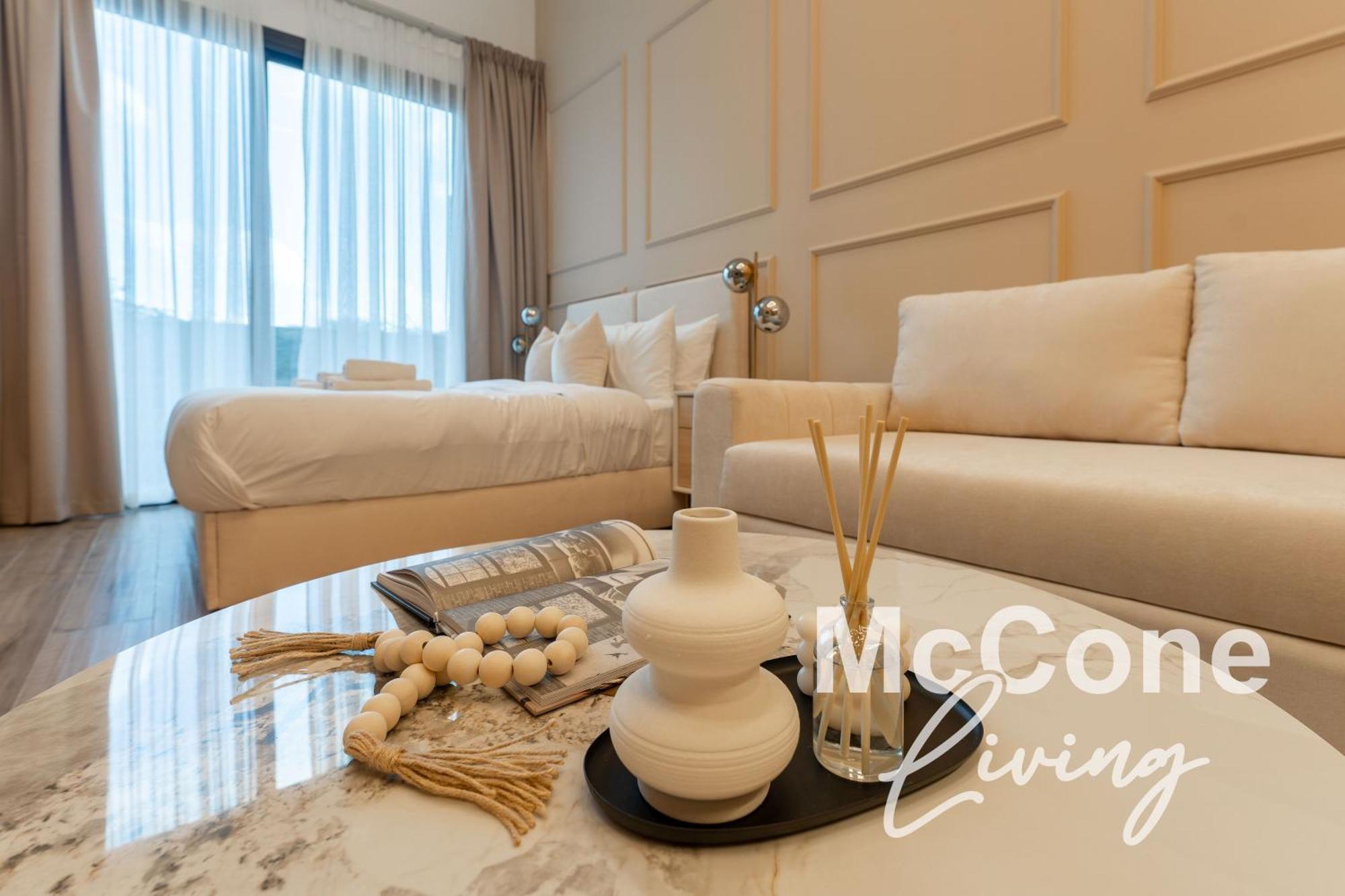 Urban With Pool & Tennis Court Appartement