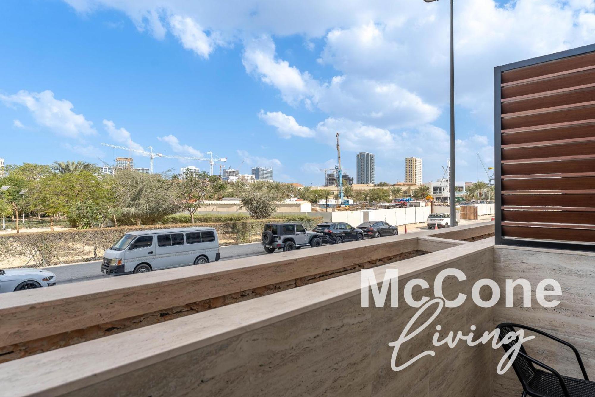 Urban With Pool & Tennis Court Appartement Dubaï
