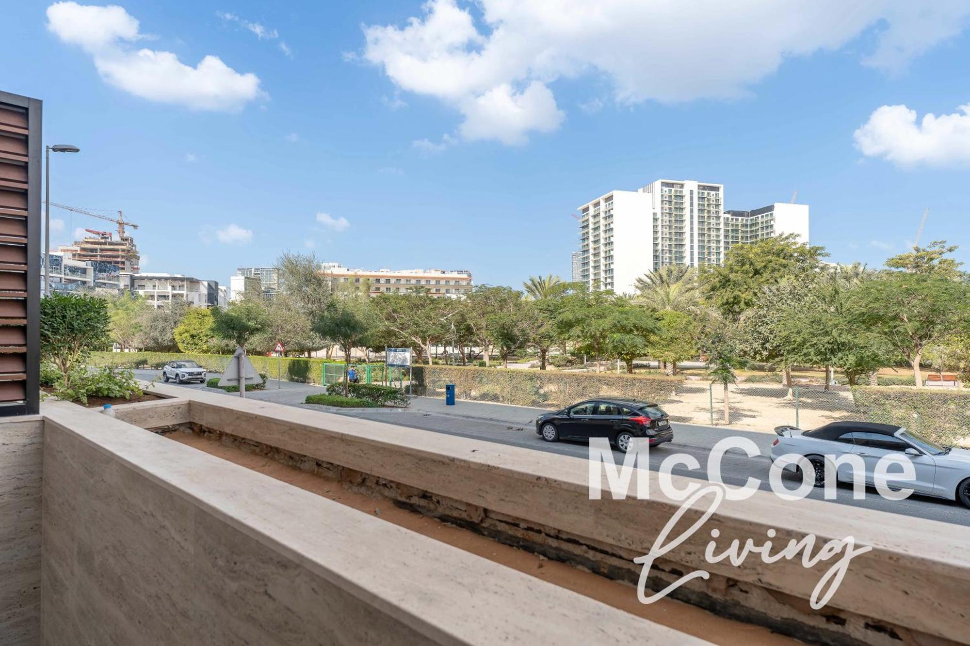 Urban With Pool & Tennis Court * Dubaï