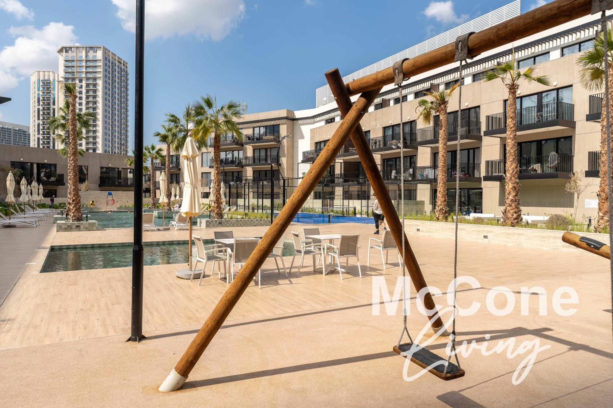 Urban With Pool & Tennis Court Appartement