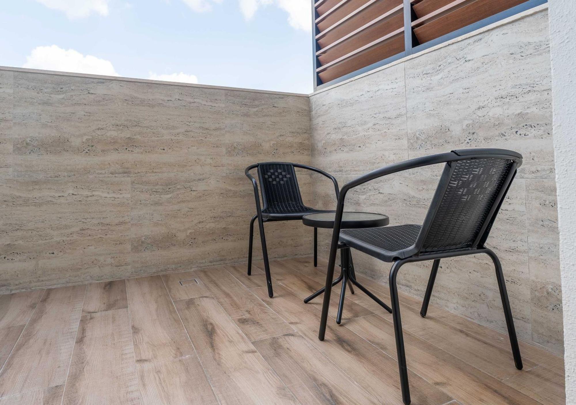Urban With Pool & Tennis Court Appartement *