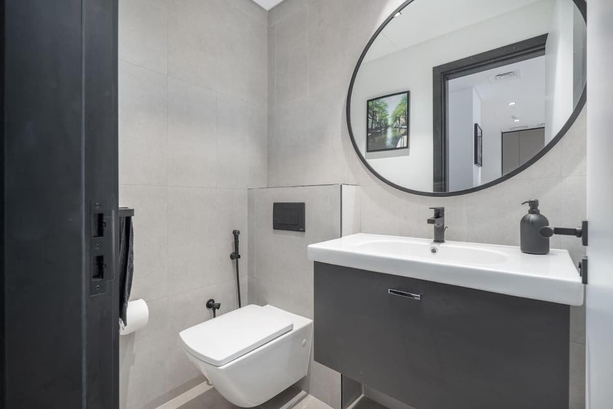 Downtown Stay With Burj Khalifa Views, Swimming Pool,Steam,Sauna,Gym In The Heart Of Business Bay Appartement Dubaï