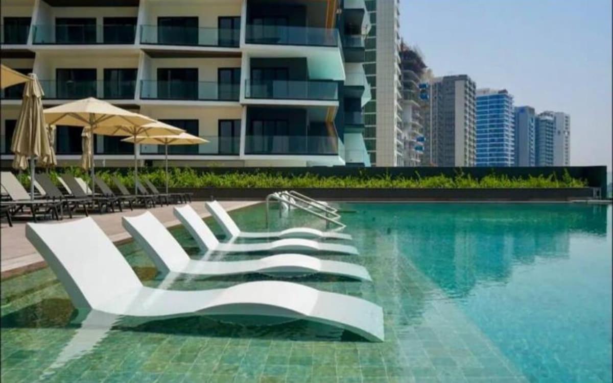 Downtown Stay With Burj Khalifa Views, Swimming Pool,Steam,Sauna,Gym In The Heart Of Business Bay *
