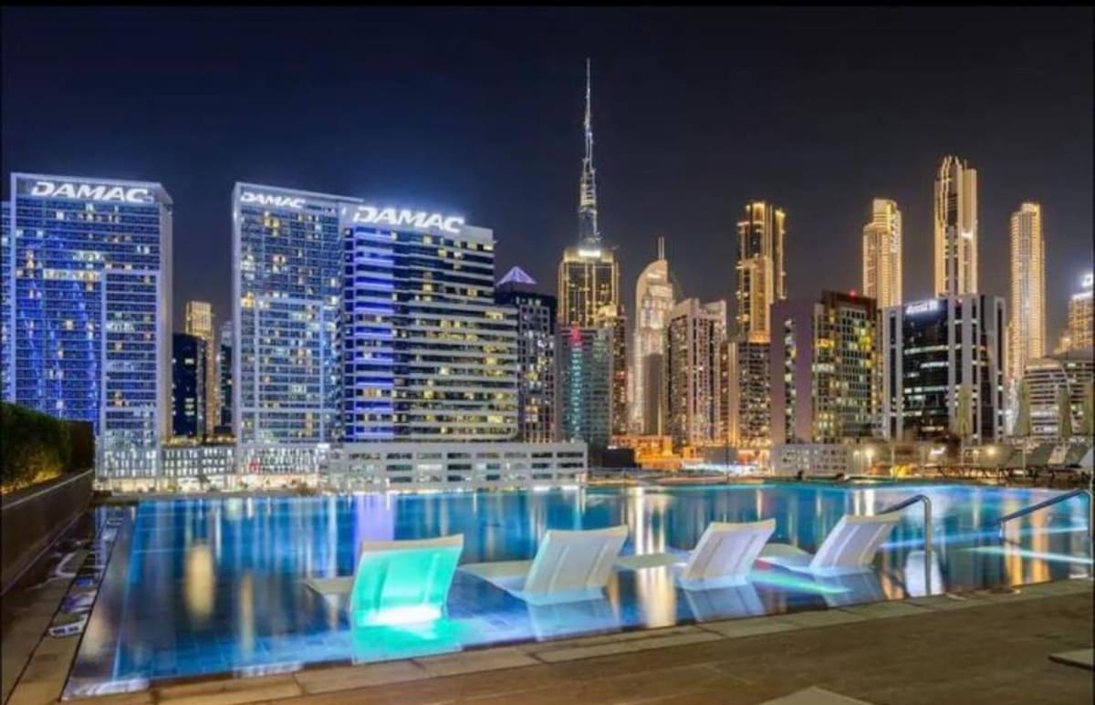 Downtown Stay With Burj Khalifa Views, Swimming Pool,Steam,Sauna,Gym In The Heart Of Business Bay Appartement Dubaï