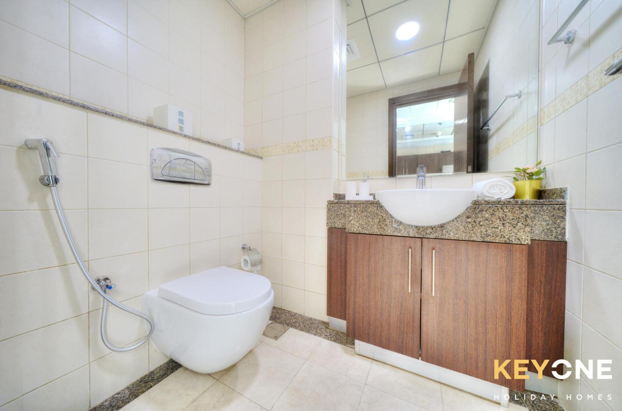 Apartemen Contemporary One Bedroom With Full Marina View Dubai