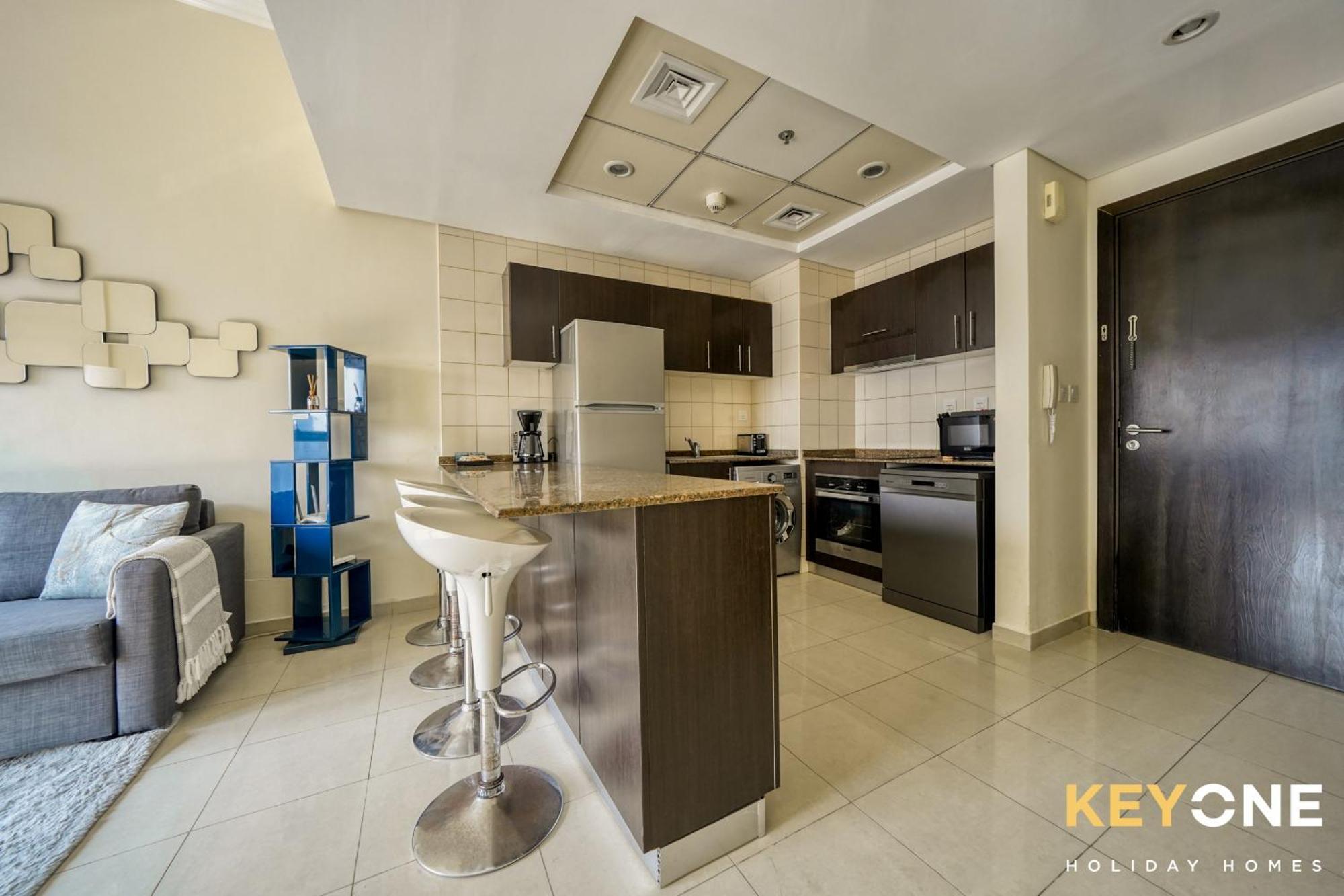 Apartemen Contemporary One Bedroom With Full Marina View Dubai