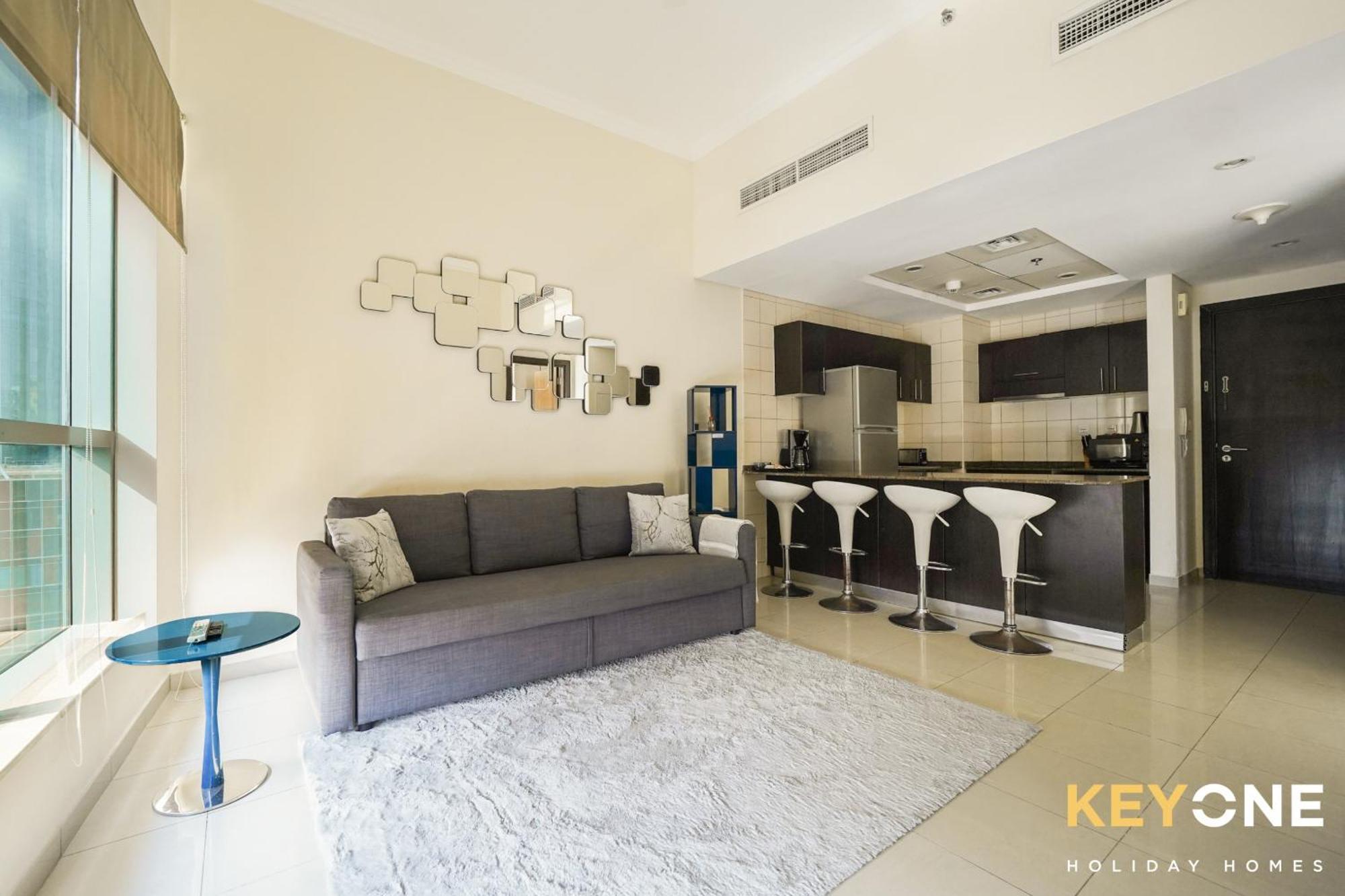 Contemporary One Bedroom With Full Marina View Apartemen