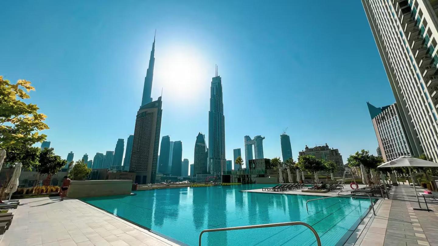 Fresh New 2 Bedroom! Amazing Burj Khalifa View! 5-star Pool & Gym Access! Dubaï