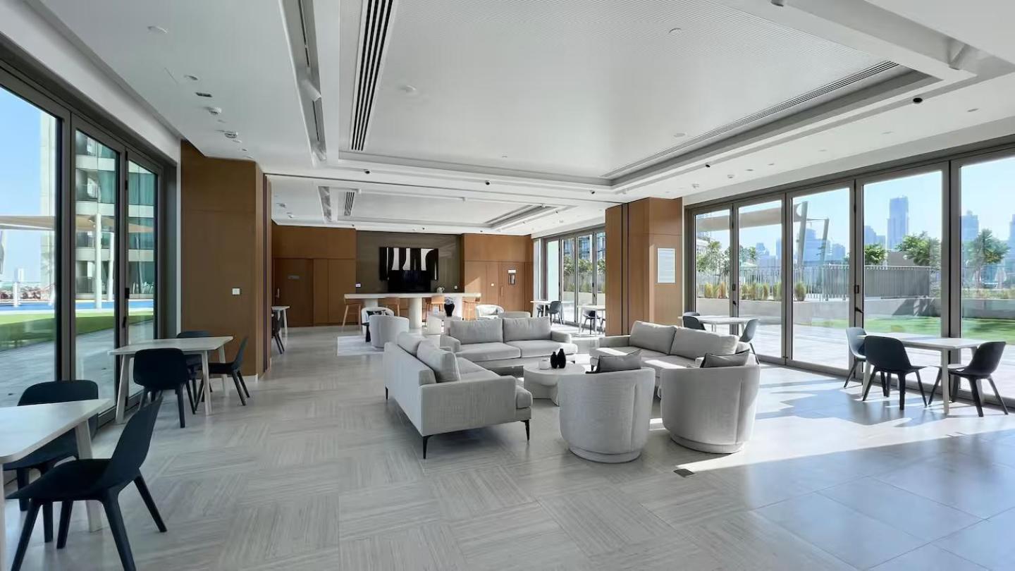 Fresh New 2 Bedroom! Amazing Burj Khalifa View! 5-star Pool & Gym Access! * Dubaï