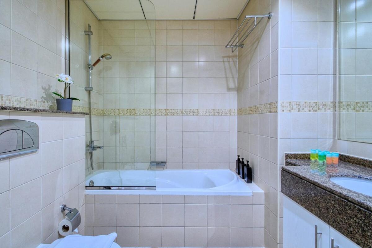 Waterfront 1br - Marina Views - Walk To & Mall * Dubai